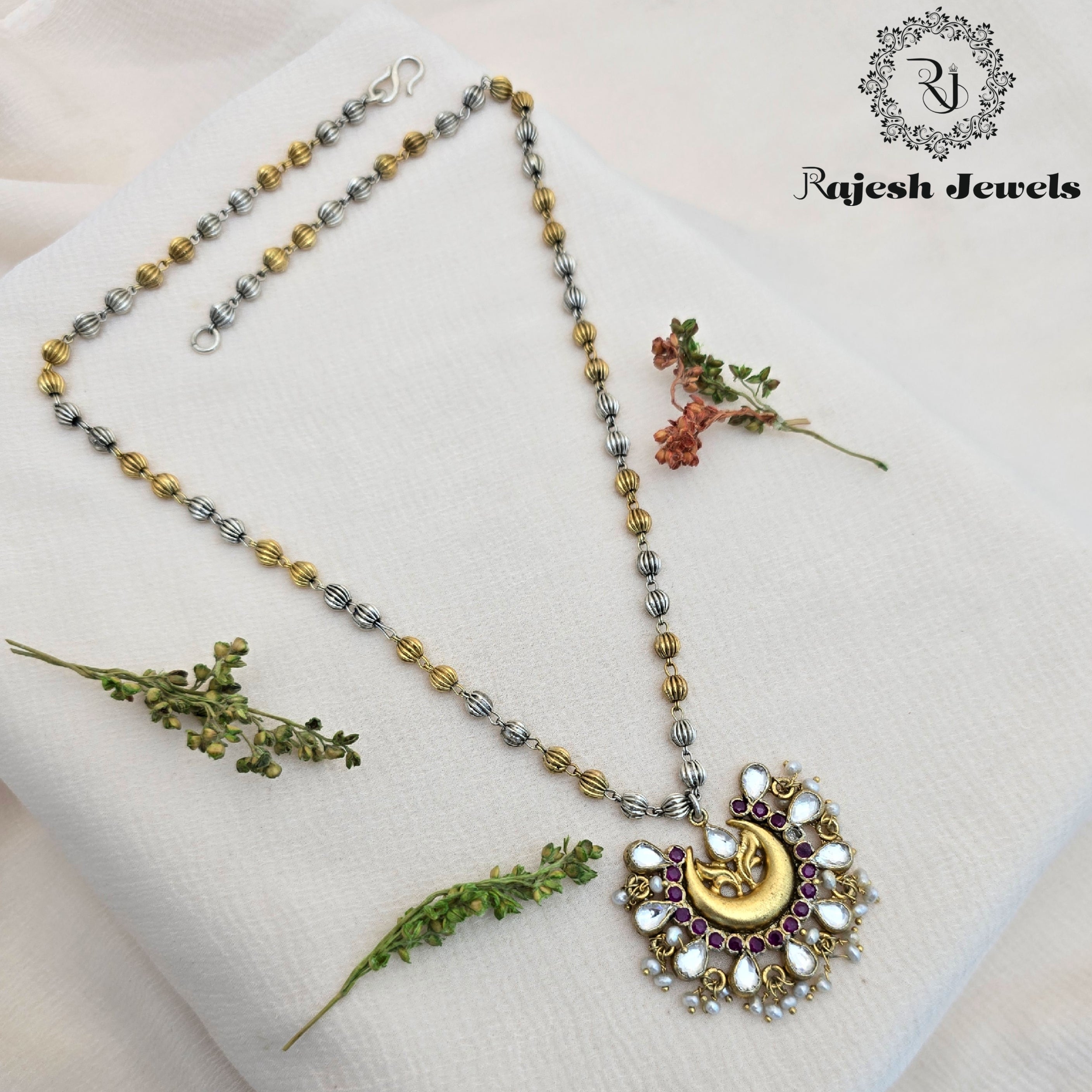 Charming Dual Tone Kundan Neckpiece