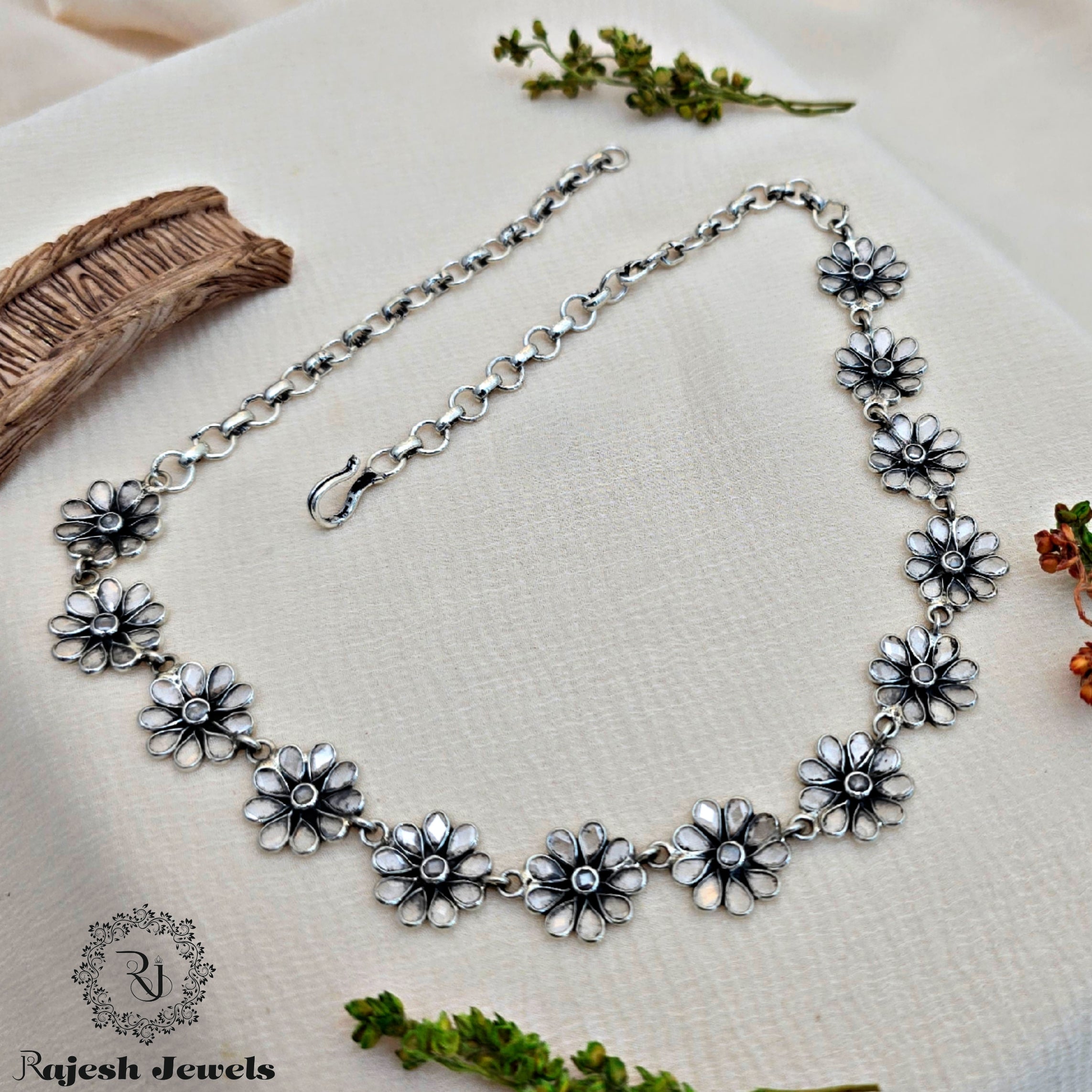 Fantastic Polki Floral Necklace