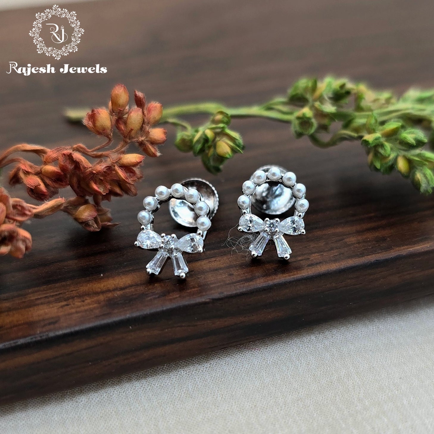 Charismatic Cz Silver South Screw Stud