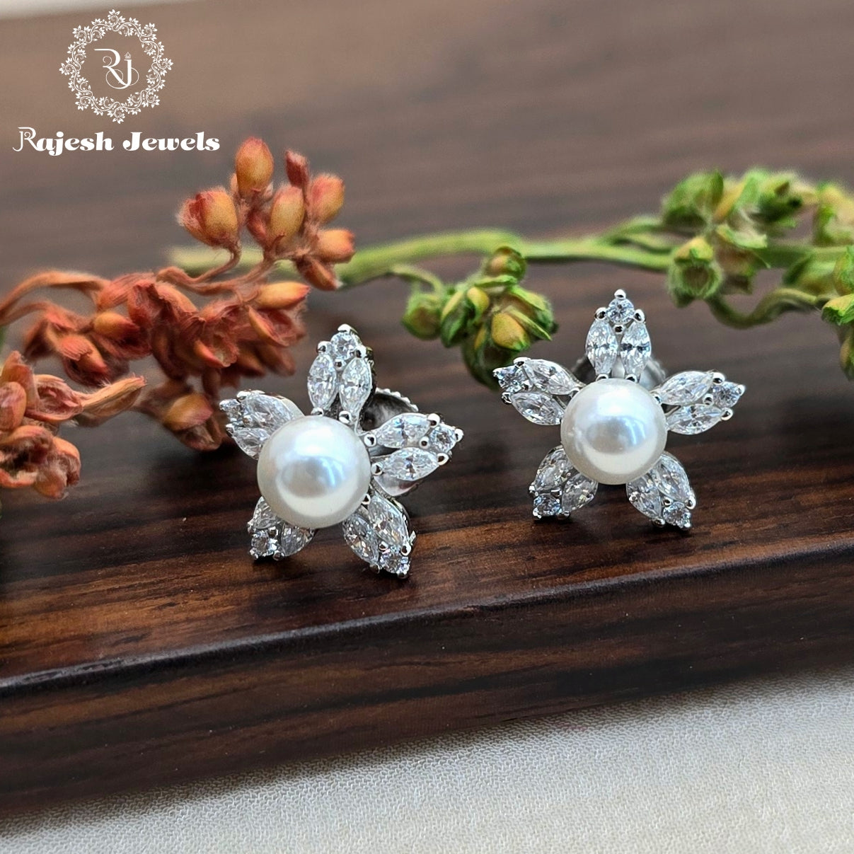 Enchanting Cz South Screw Stud