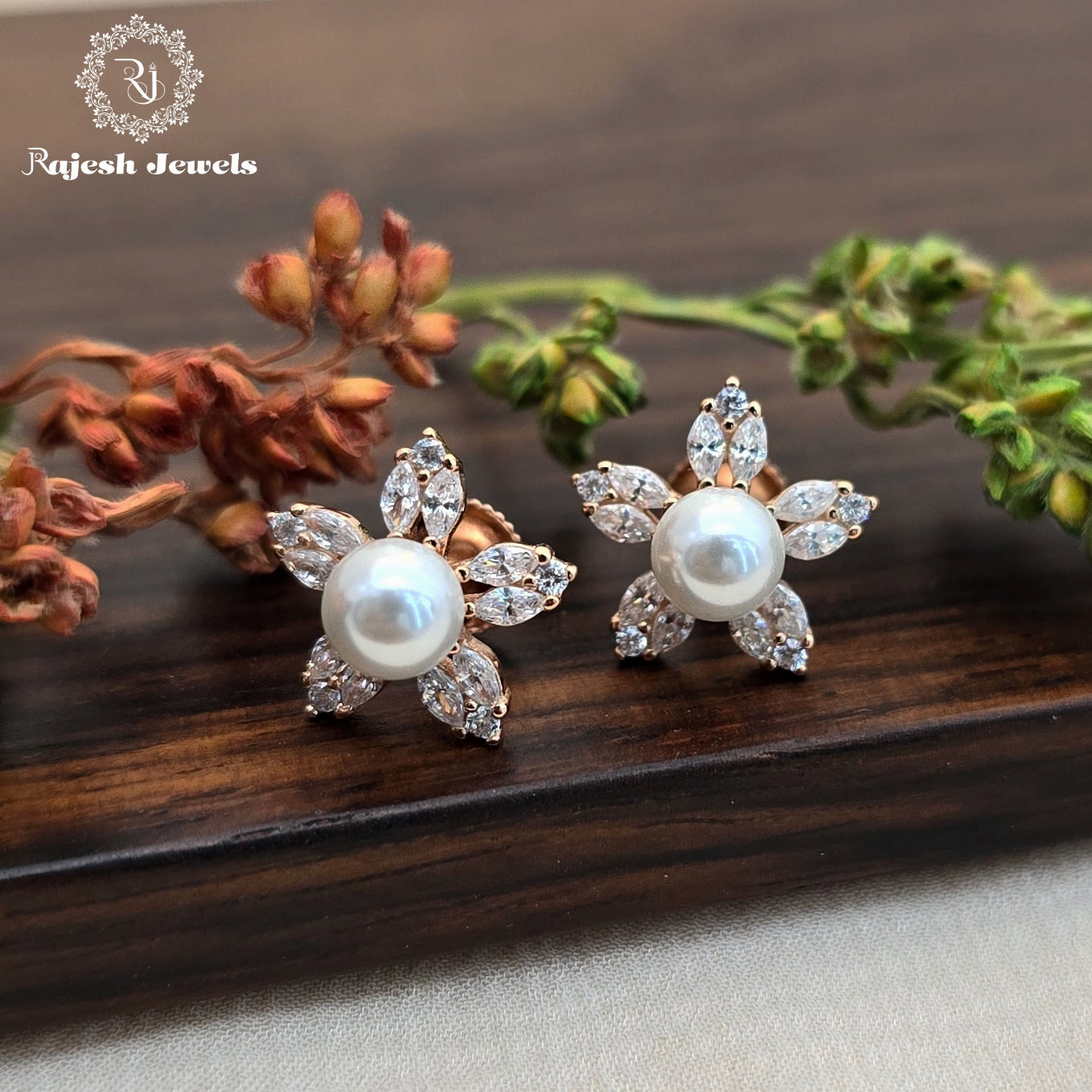 Five Petal Flower Cz South Screw Stud