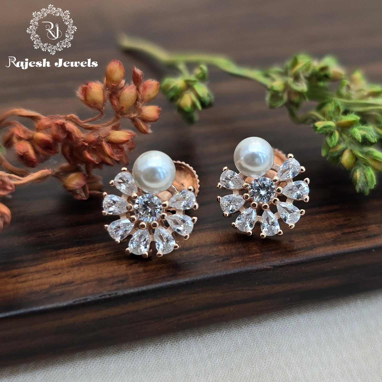 Glorified Pearl Silver South Screw Stud