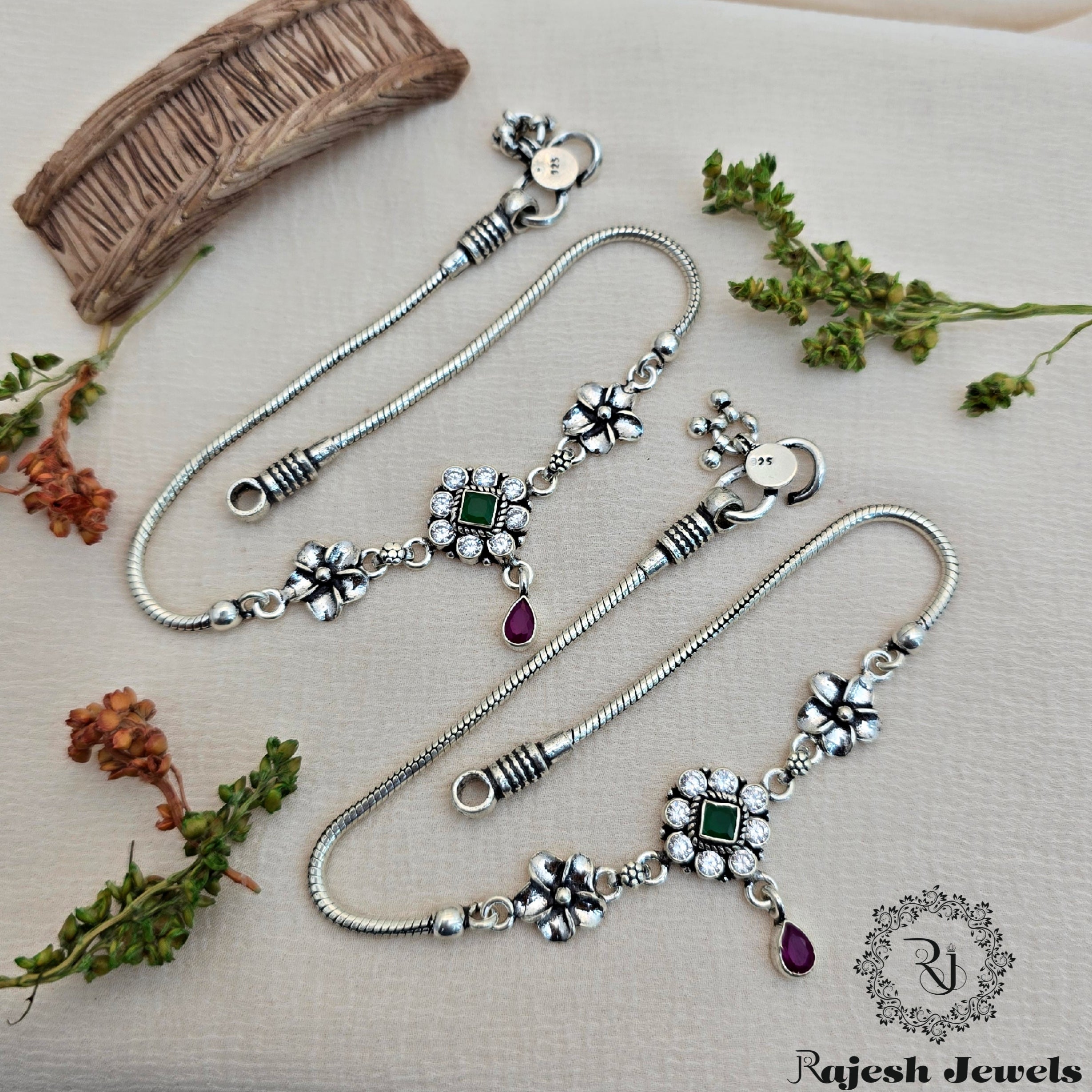 Astonishing Squared Silver Cutstone Anklet