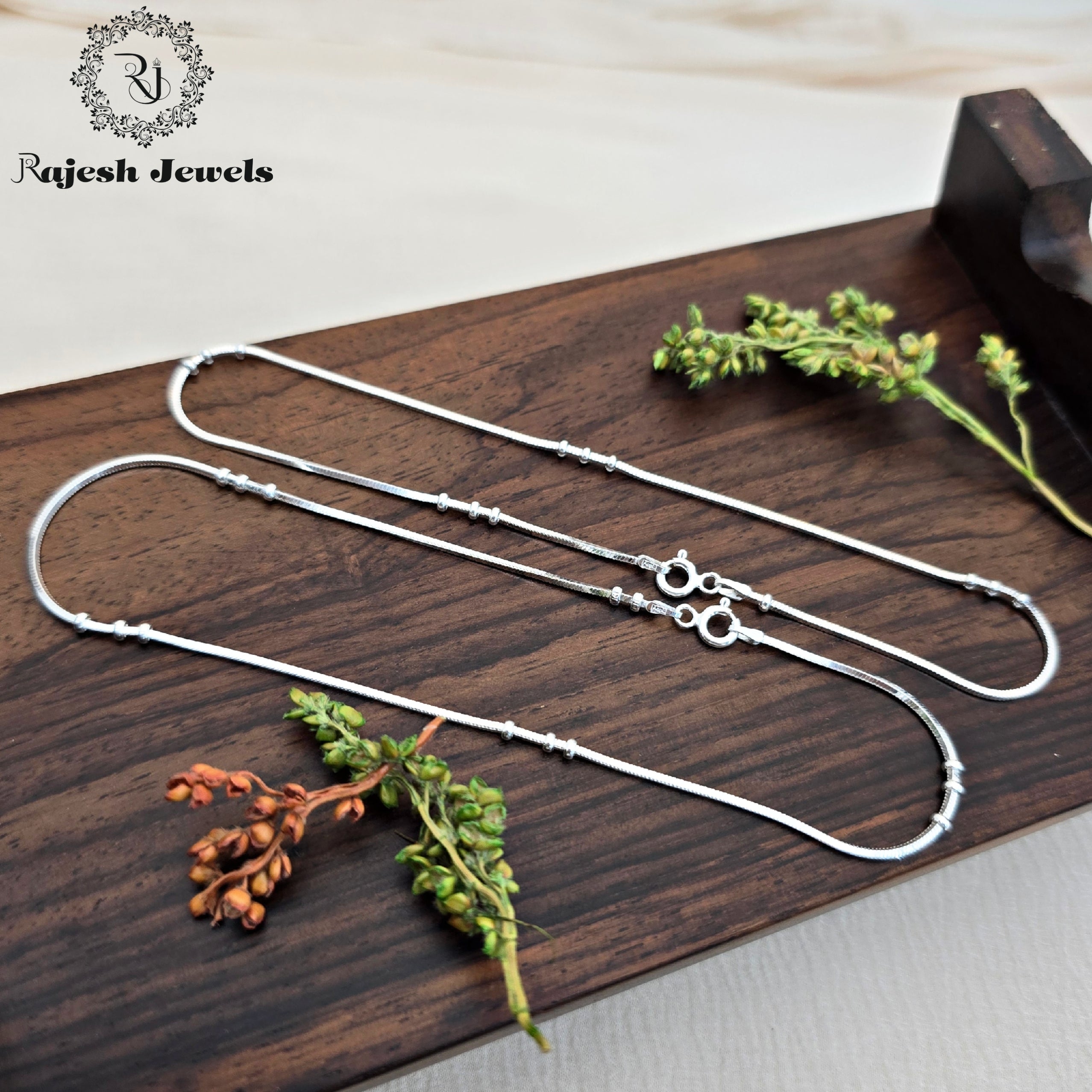 Alluring Silver Sleek Chain Anklet