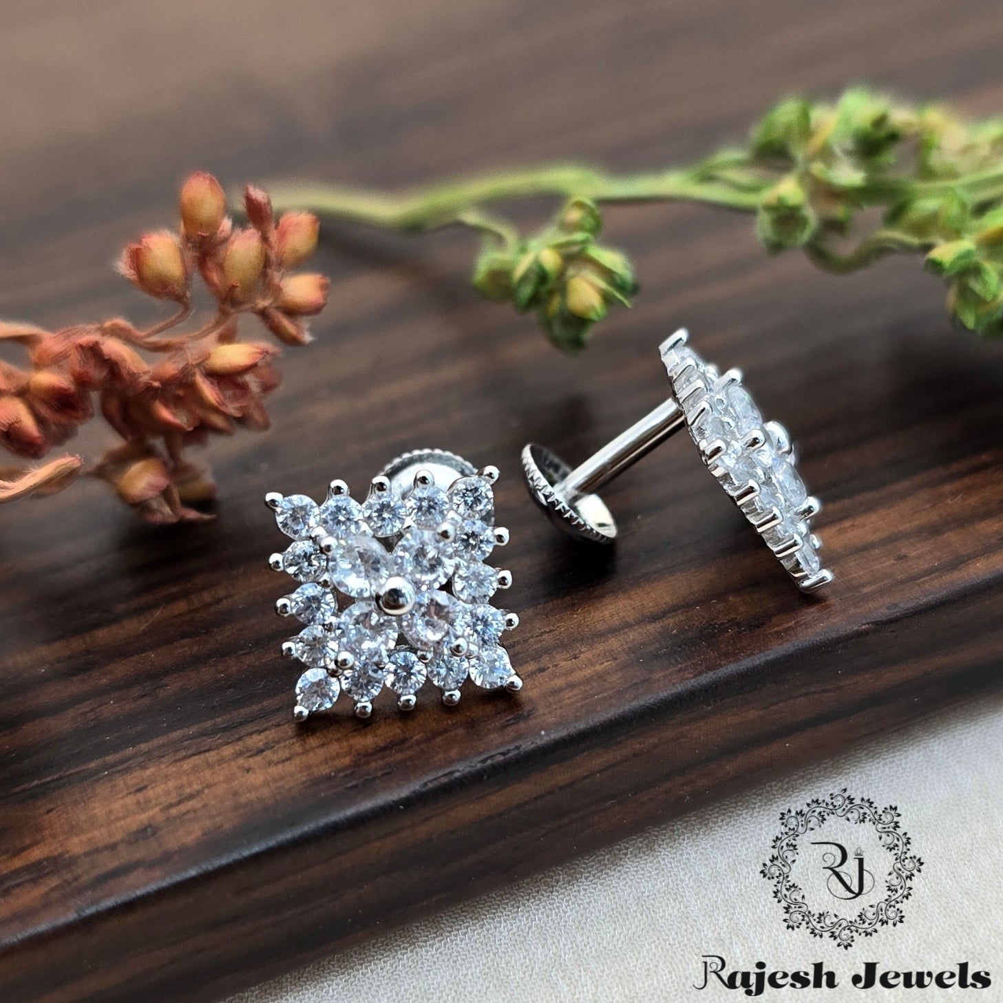 Sparkling White Cz South Screw Stud