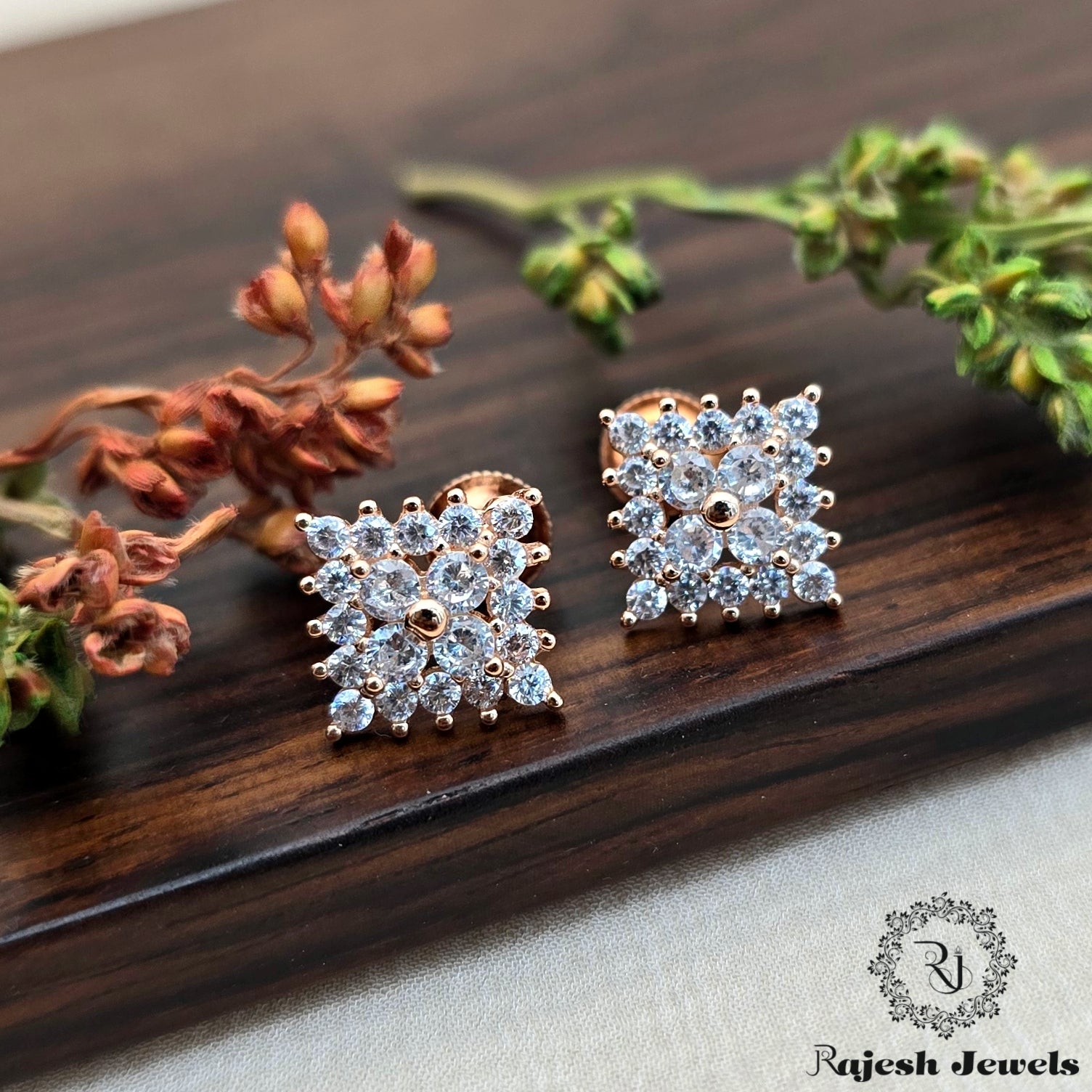 Sparkling White Cz Rosegold South Screw Stud