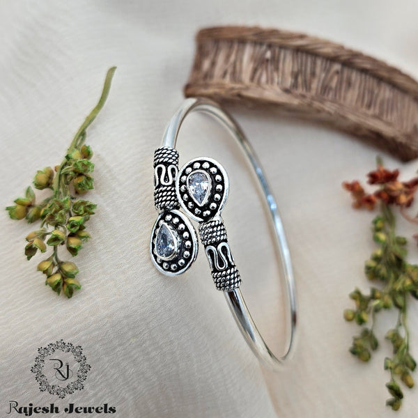 Classy Teardrop Silver Cutstone Hand Kada