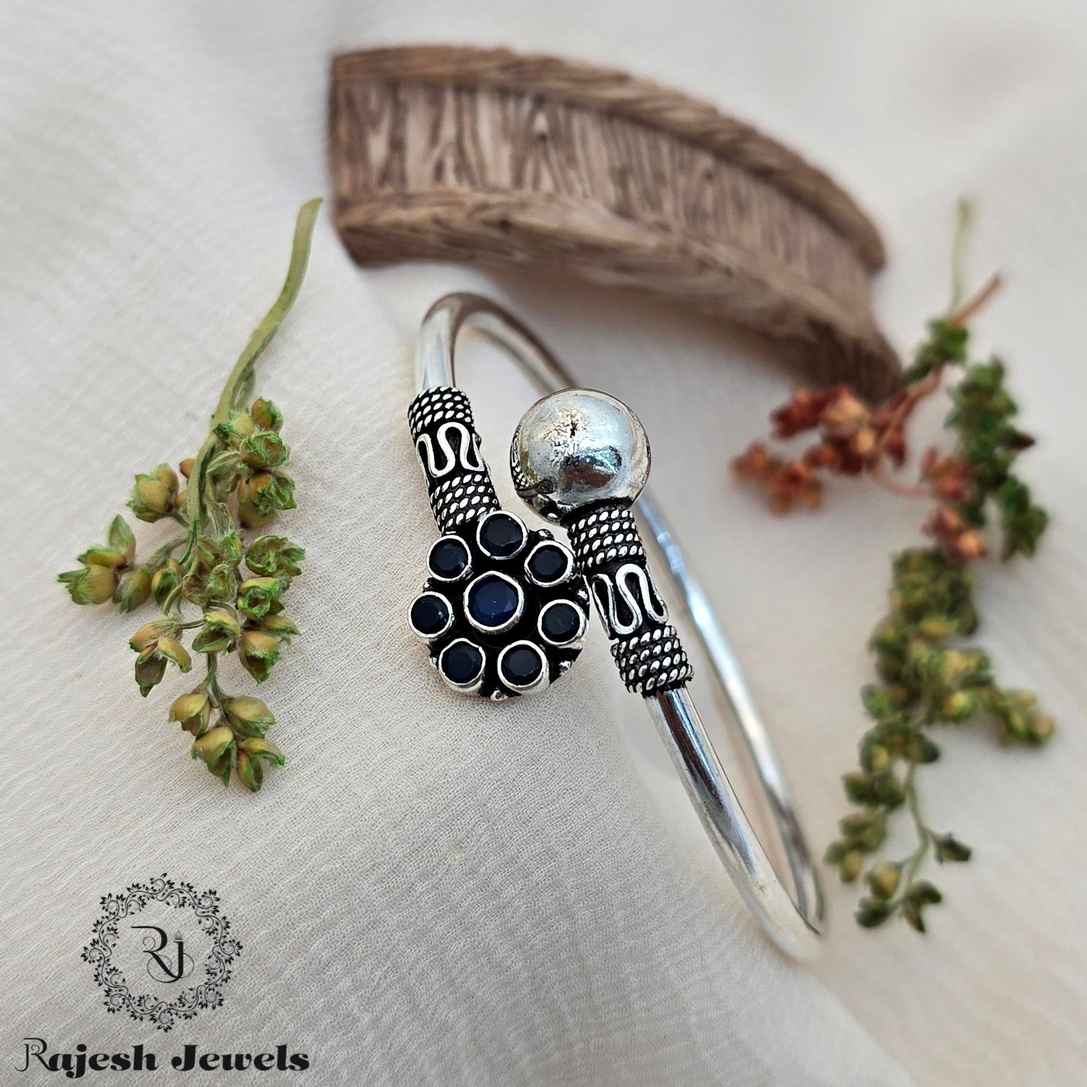 Sparkling Blue Cutstone Hand Kada