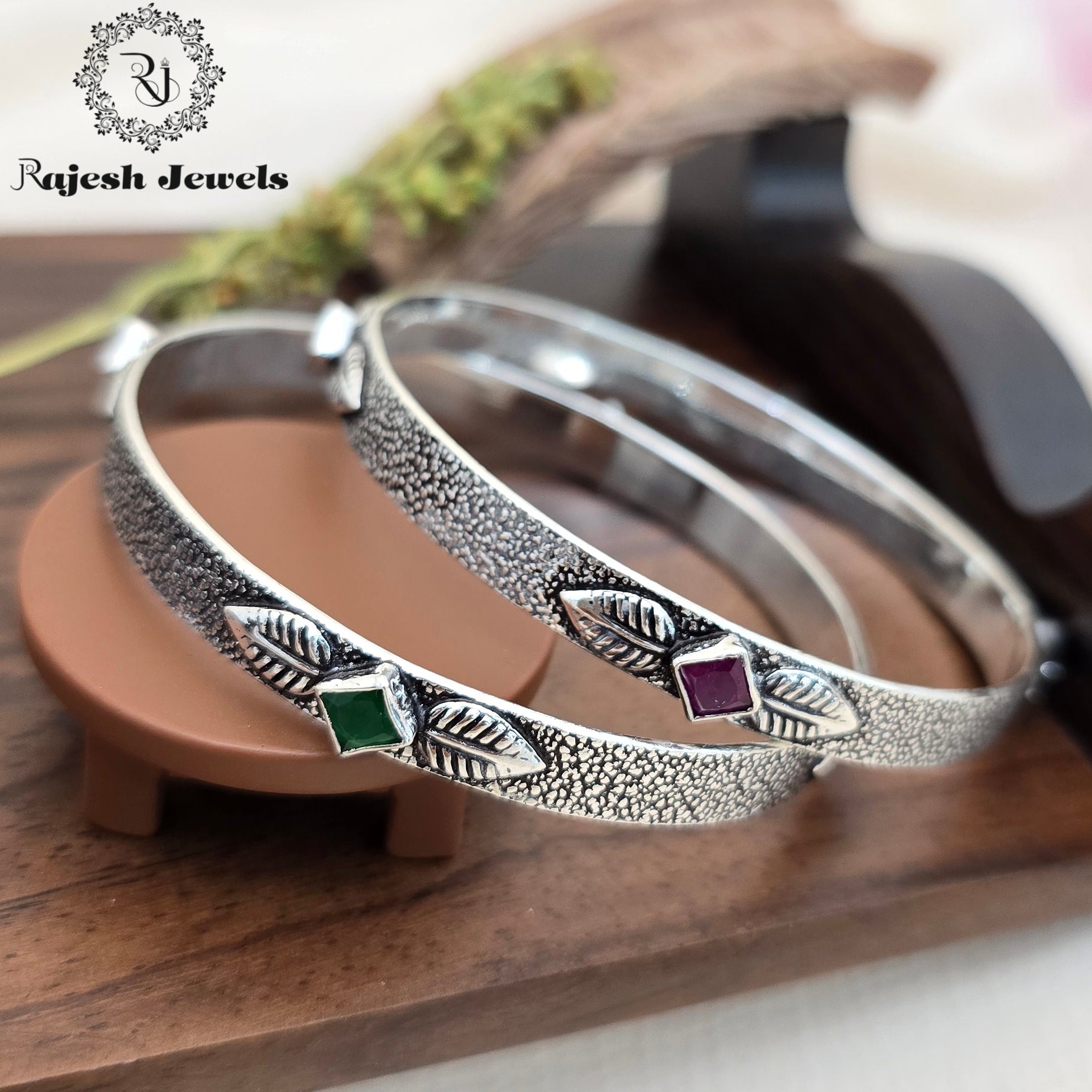 Fabulous Flat Cutstone Silver Bangle