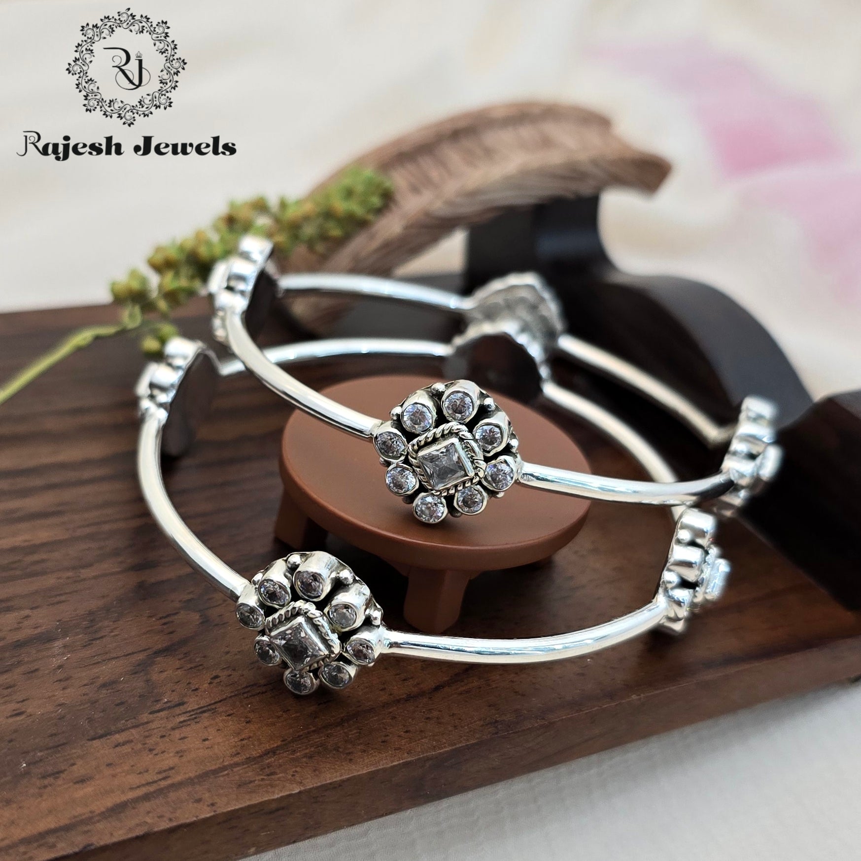 Sparkling Cutstone Oxidised Silver Bangle ( Size - 2.6 )