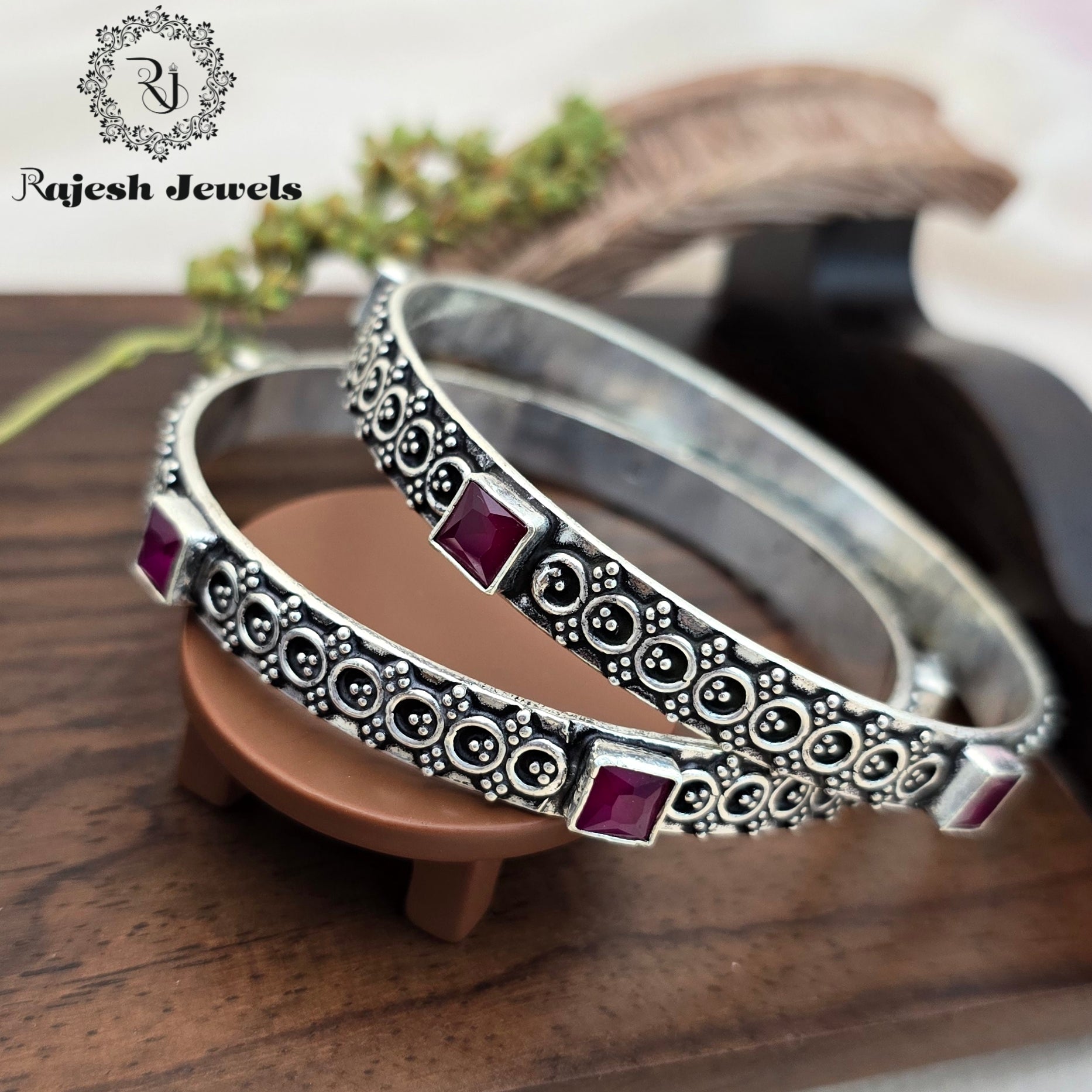 Radiant Silver Cutstone Bangle ( Size - 2.4 )