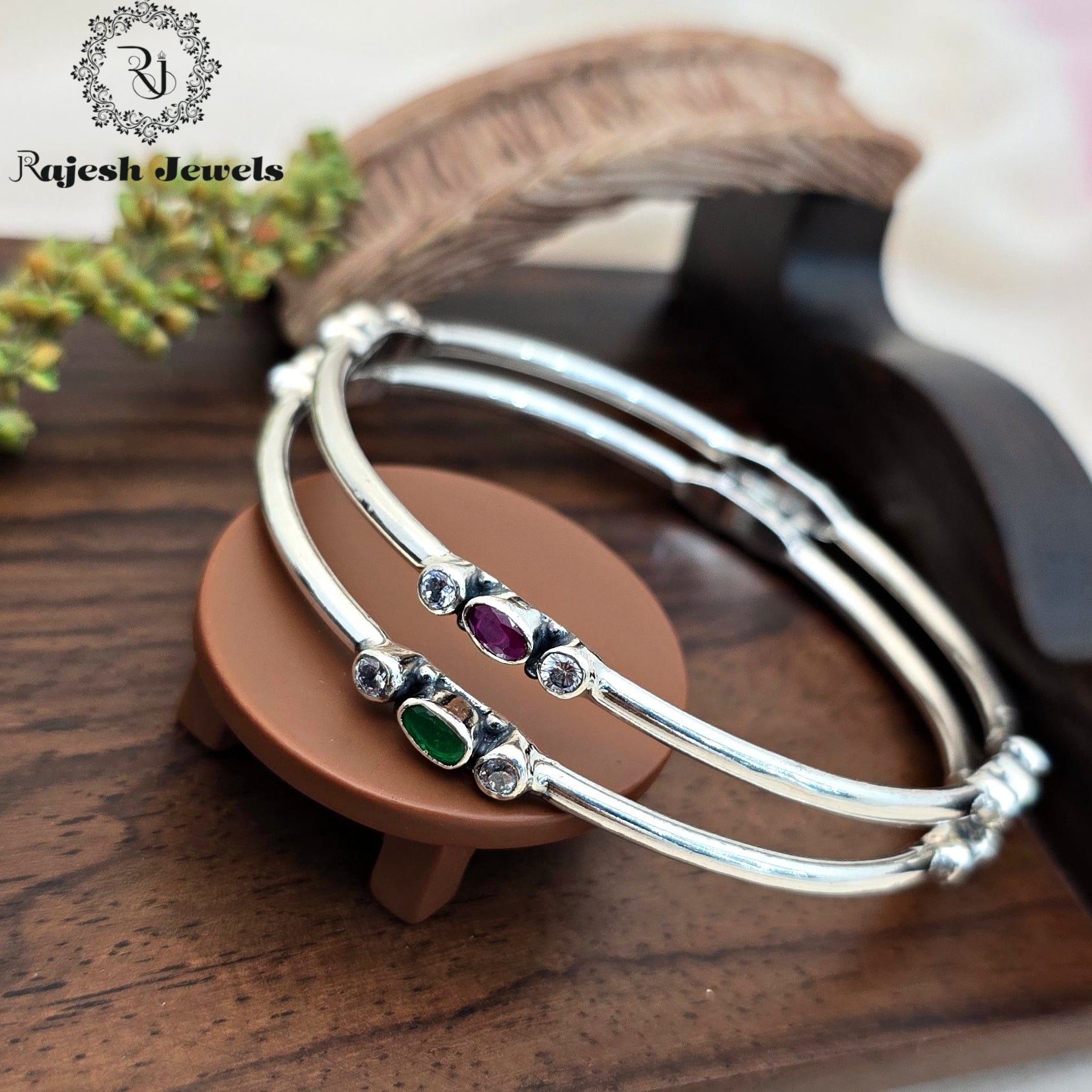 Wonderful Cutstone Silver Bangles