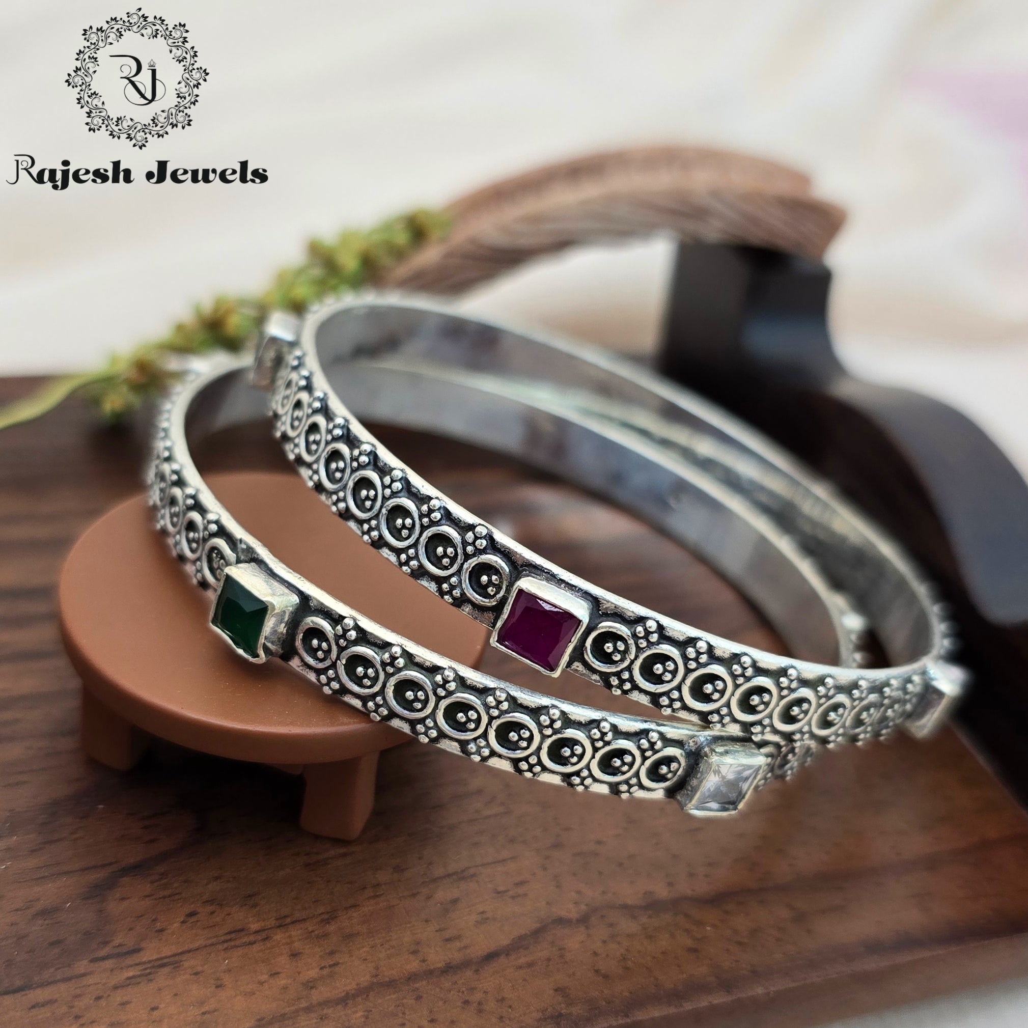 Superlative Cutstone Silver Bangles