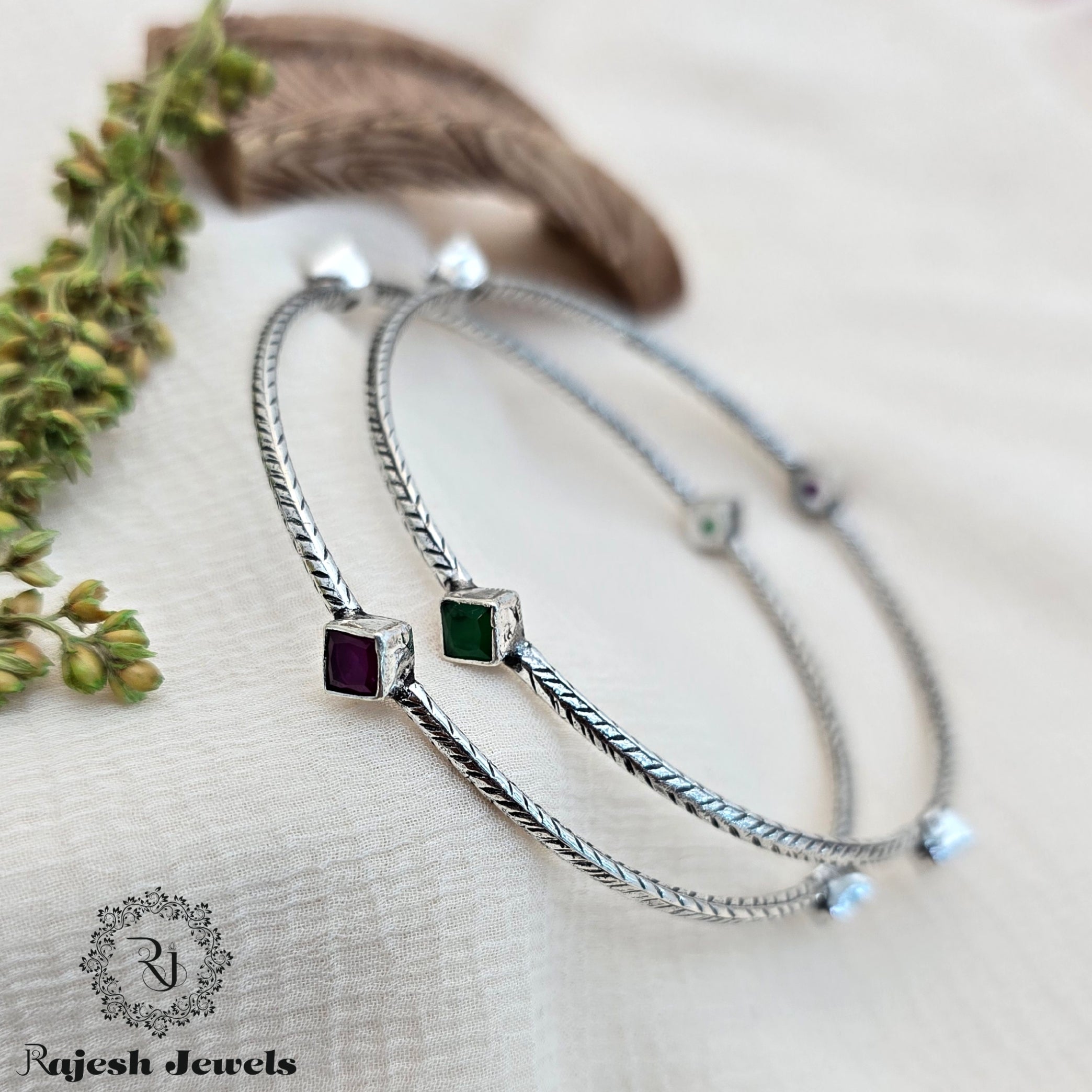 Sleek Cutstone Oxidised Bangle