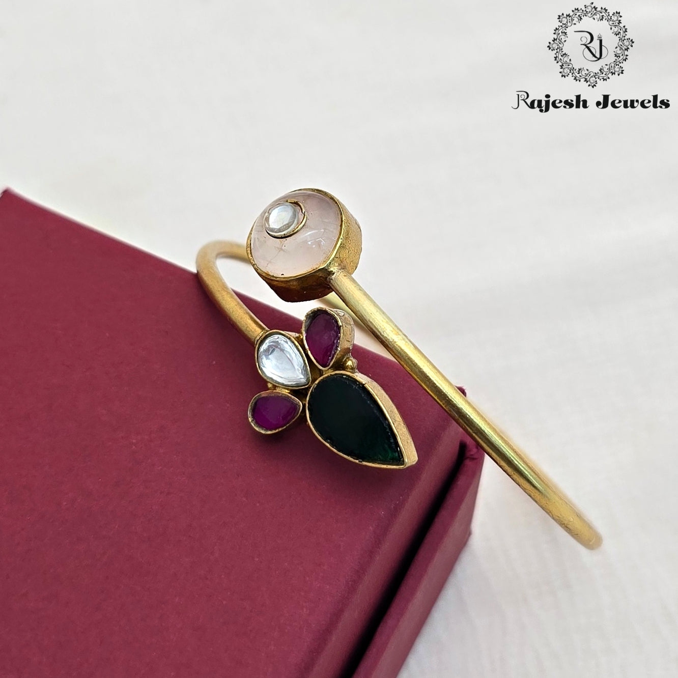 Appealing Kundan Hand Kada