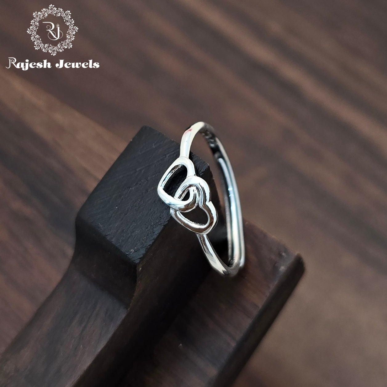 Lovable Silver Ladies Finger Ring