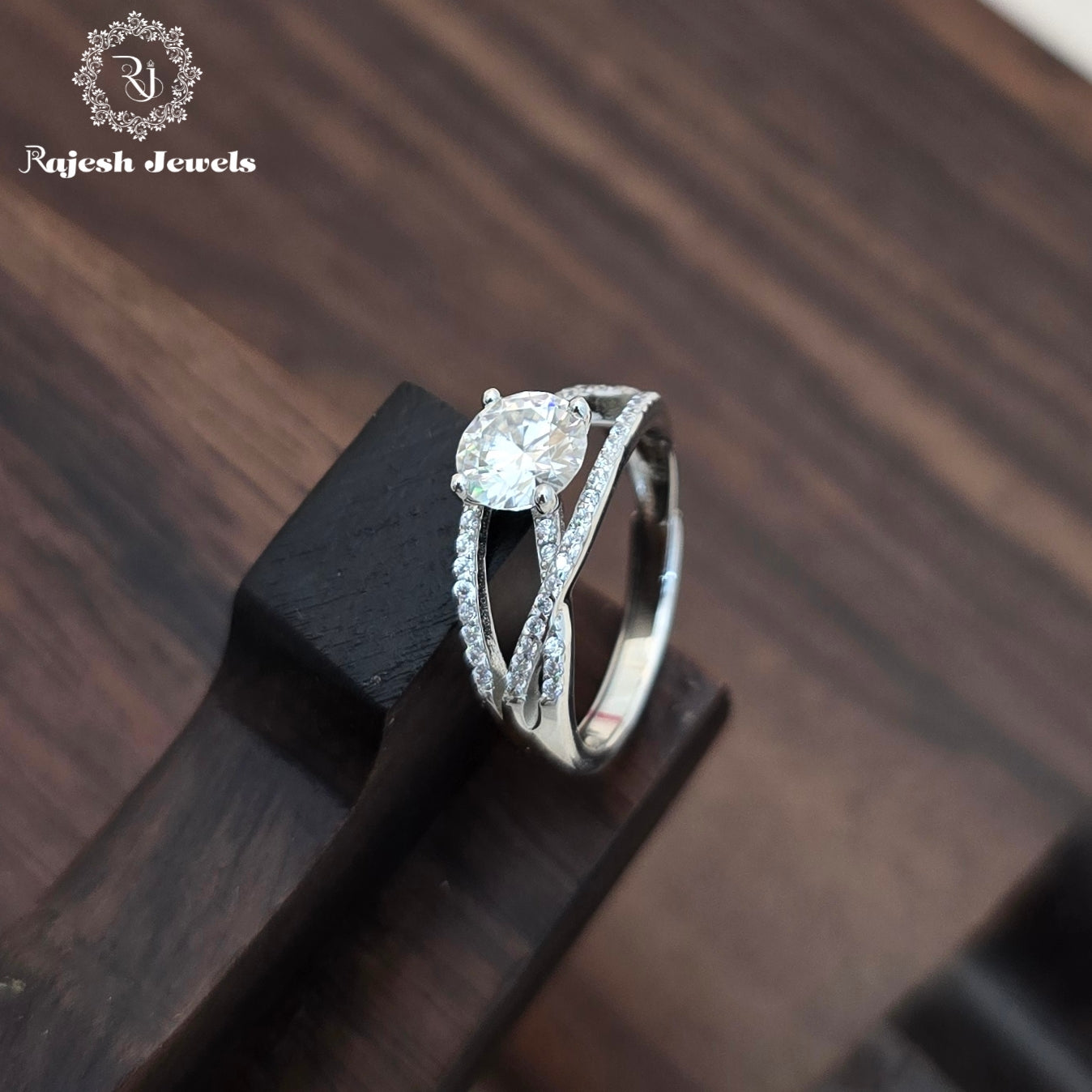 Alluring Silver Ladies Finger Ring