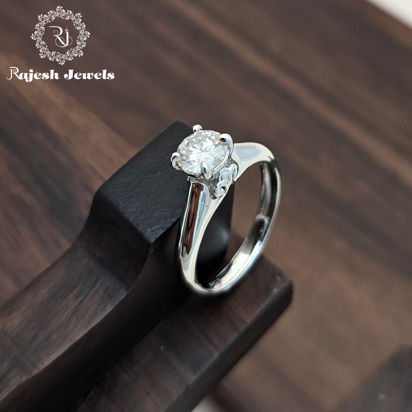 Wondrous Silver Ladies Finger Ring
