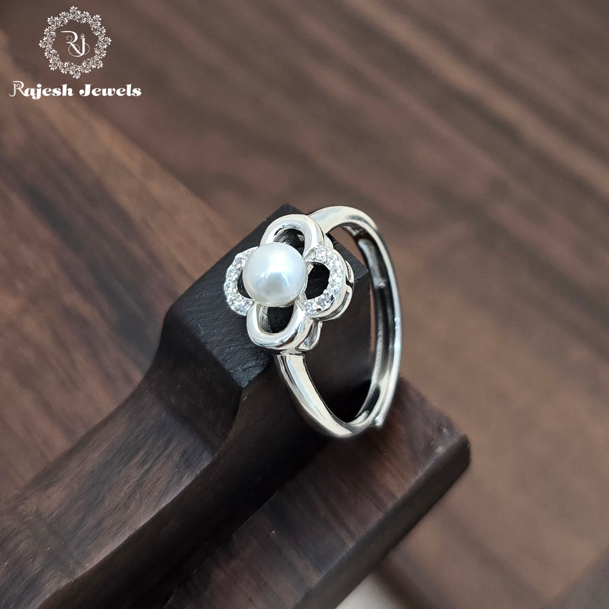 Pearl Silver Ladies Finger Ring