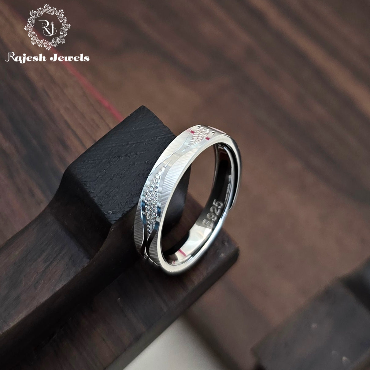 Adorable Silver Finger Ring