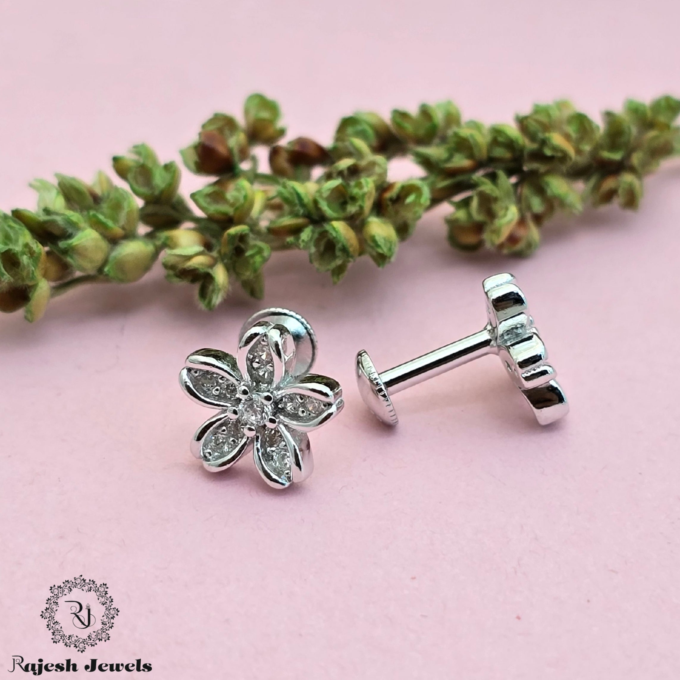 Superlative Floral South Screw Stud Earrings