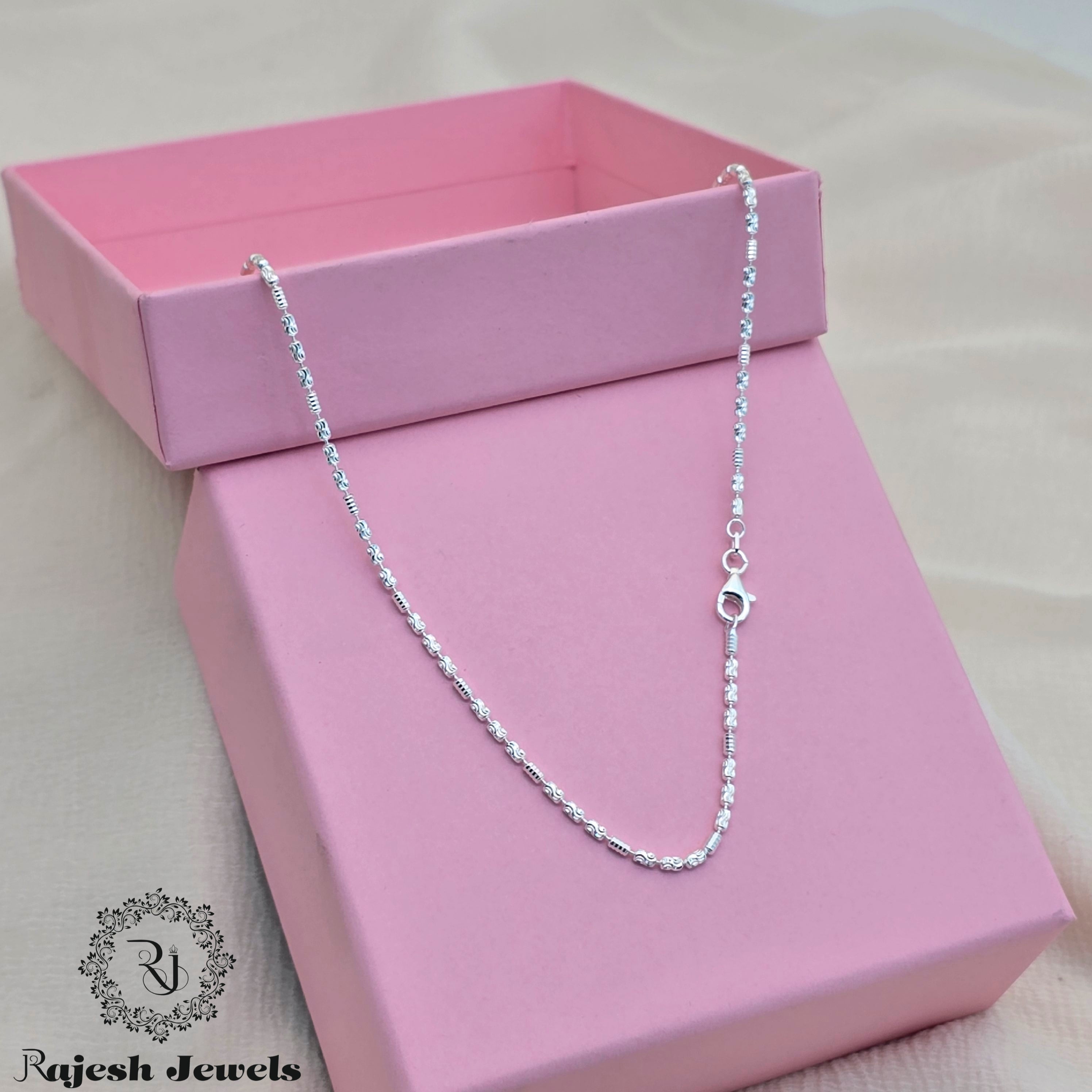 Engrossing Silver Ladies Neckchain