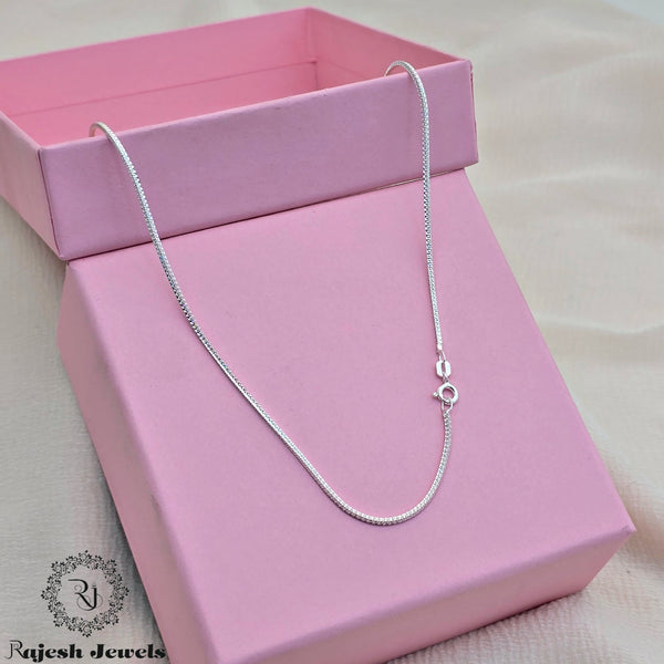 Attractive Sleek Silver Neckchain