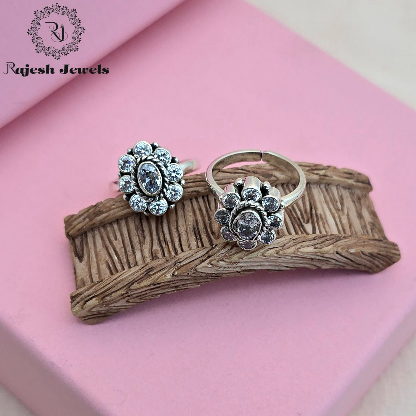 Sparkling Oval Cutstone Toerings