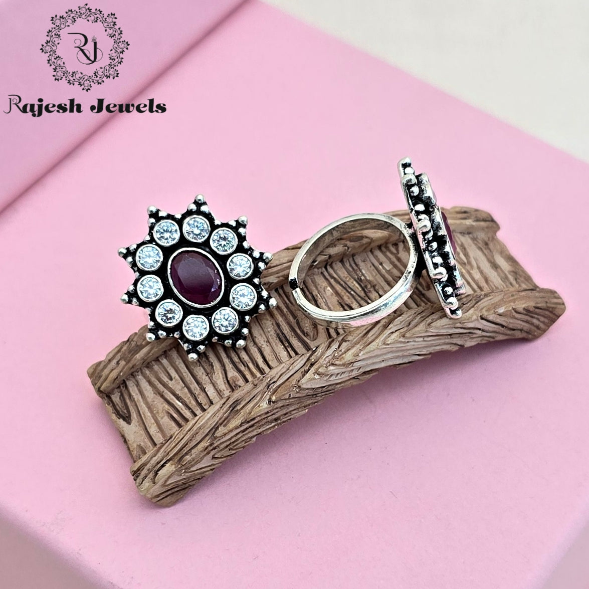 Extraordinary Silver Cutstone Toering
