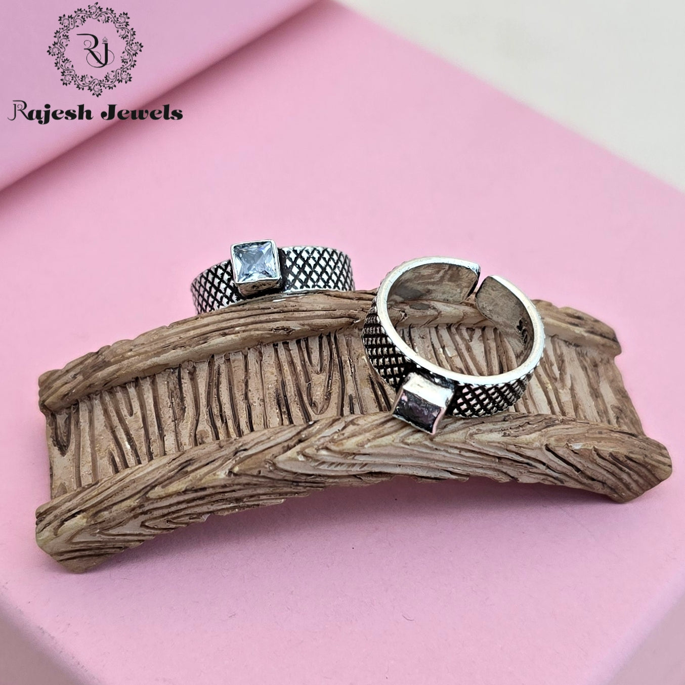 Spectacular Cutstone Band Toering