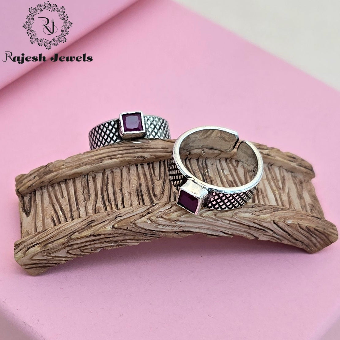 Spectacular Cutstone Band Toering