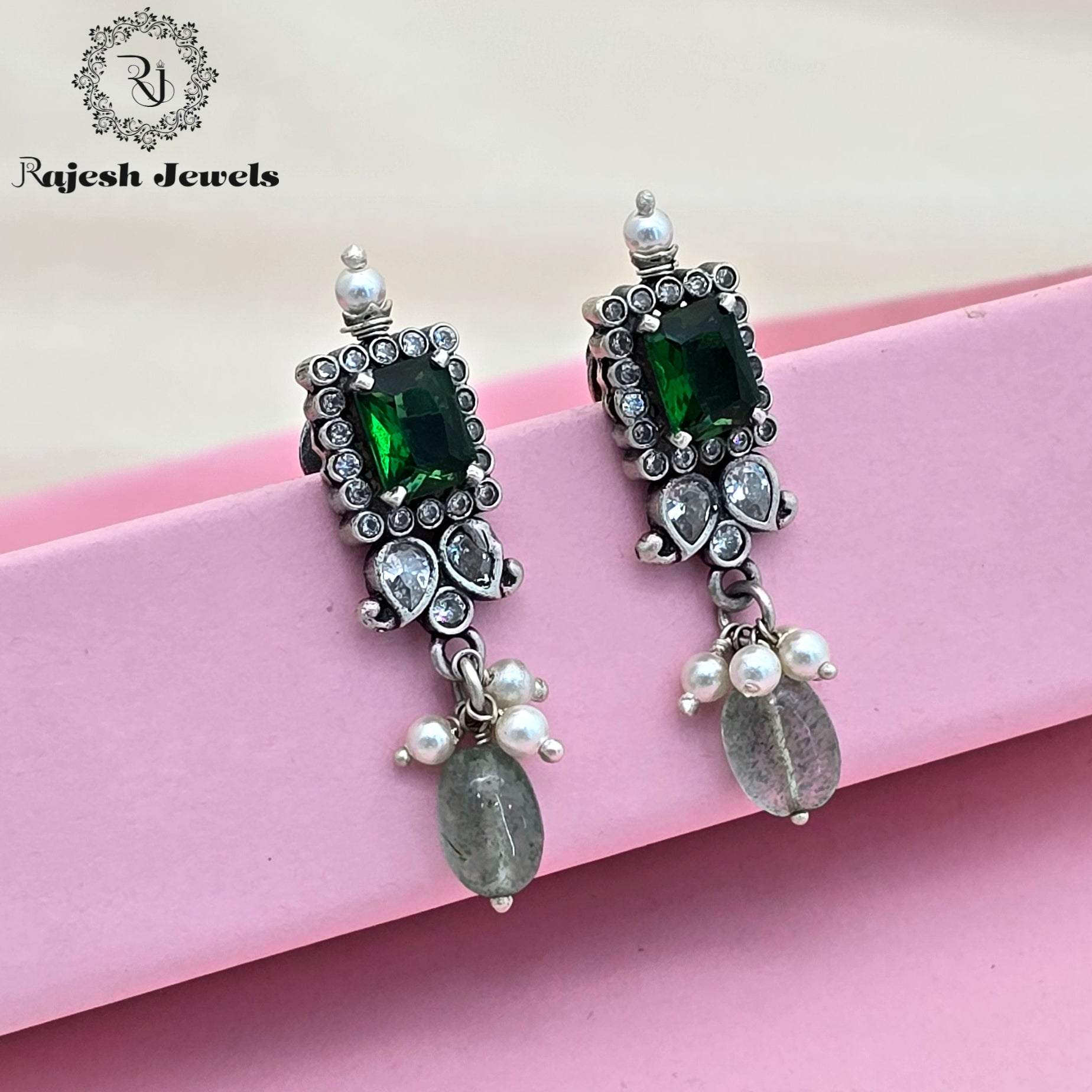 Graceful Green Silver Studs