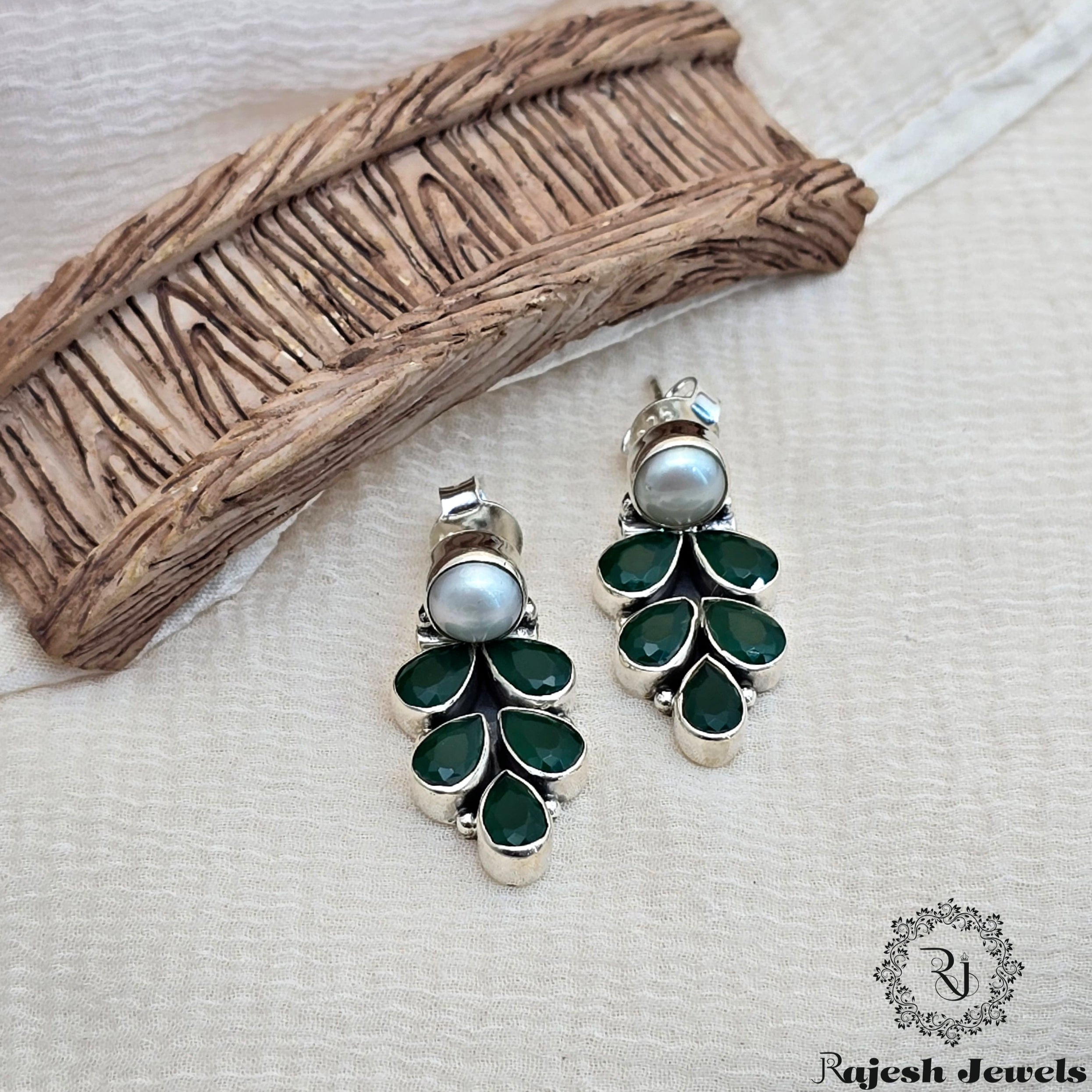 Alluring Cutstone Stud Earrings