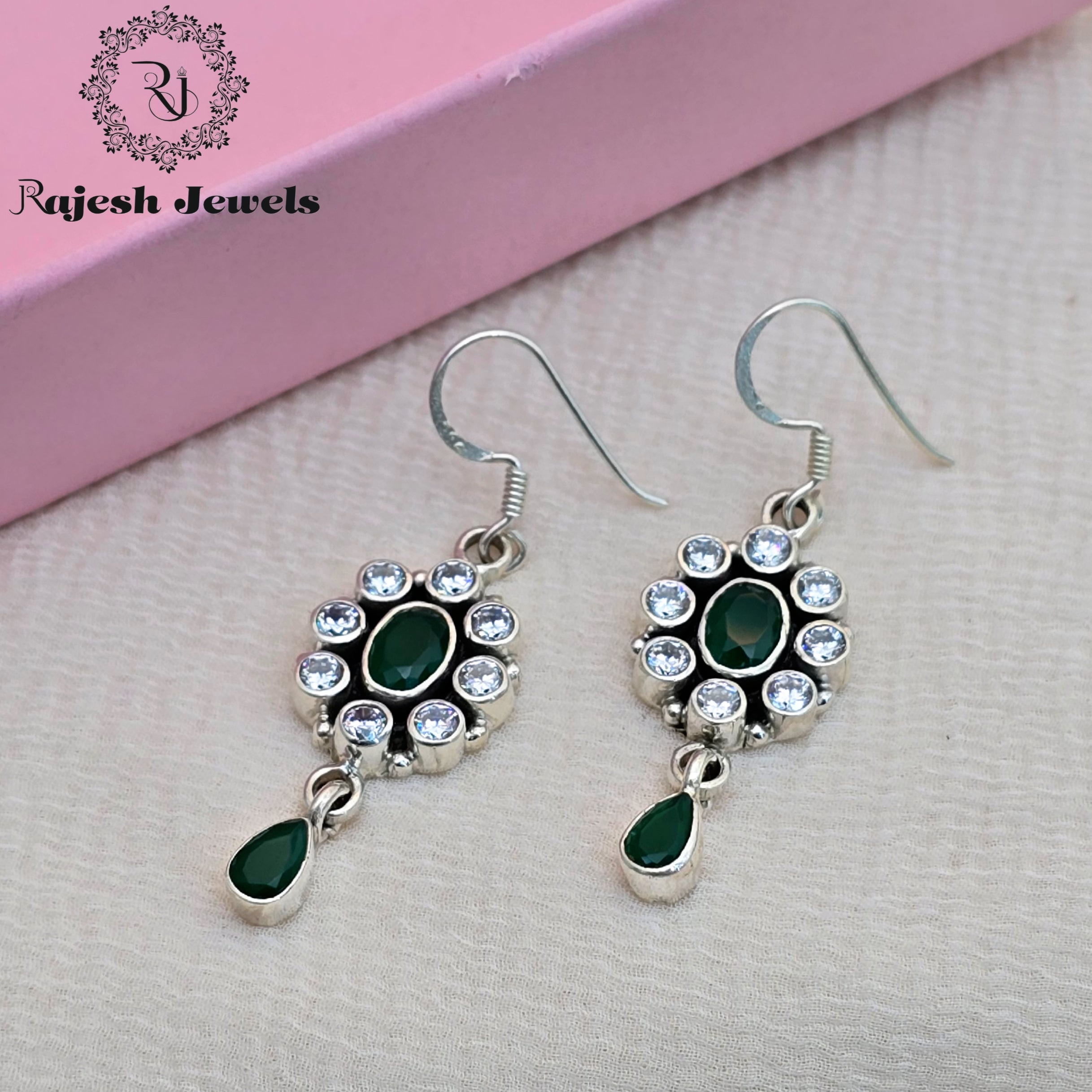 Sparkling Oval Hanging Earrings