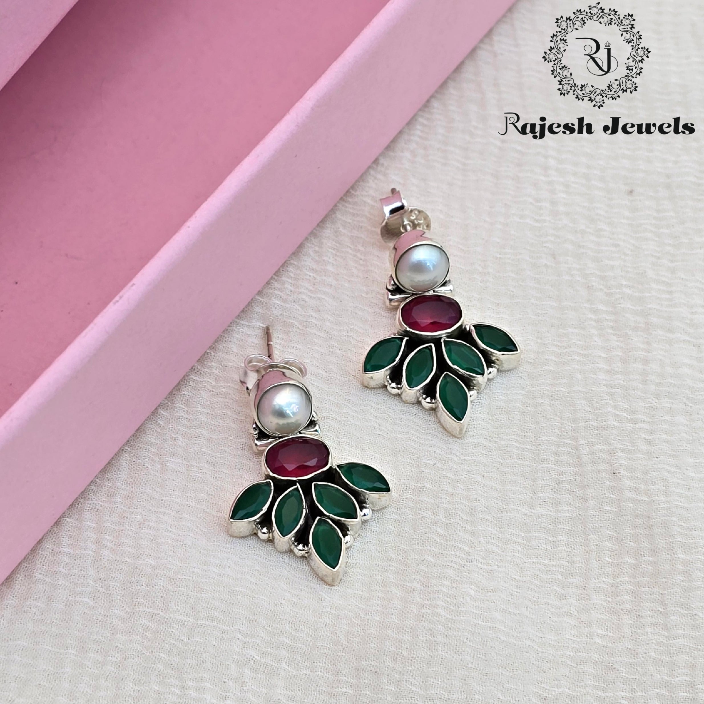 Pleasing Cutstone Stud Earrings