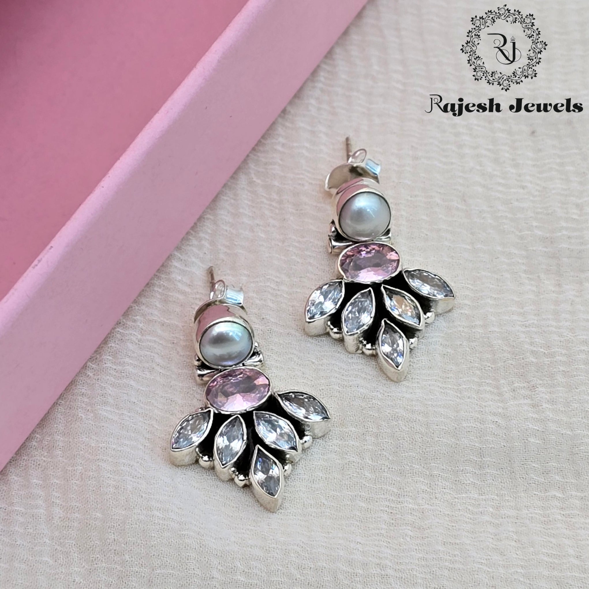 Pleasing Cutstone Stud Earrings