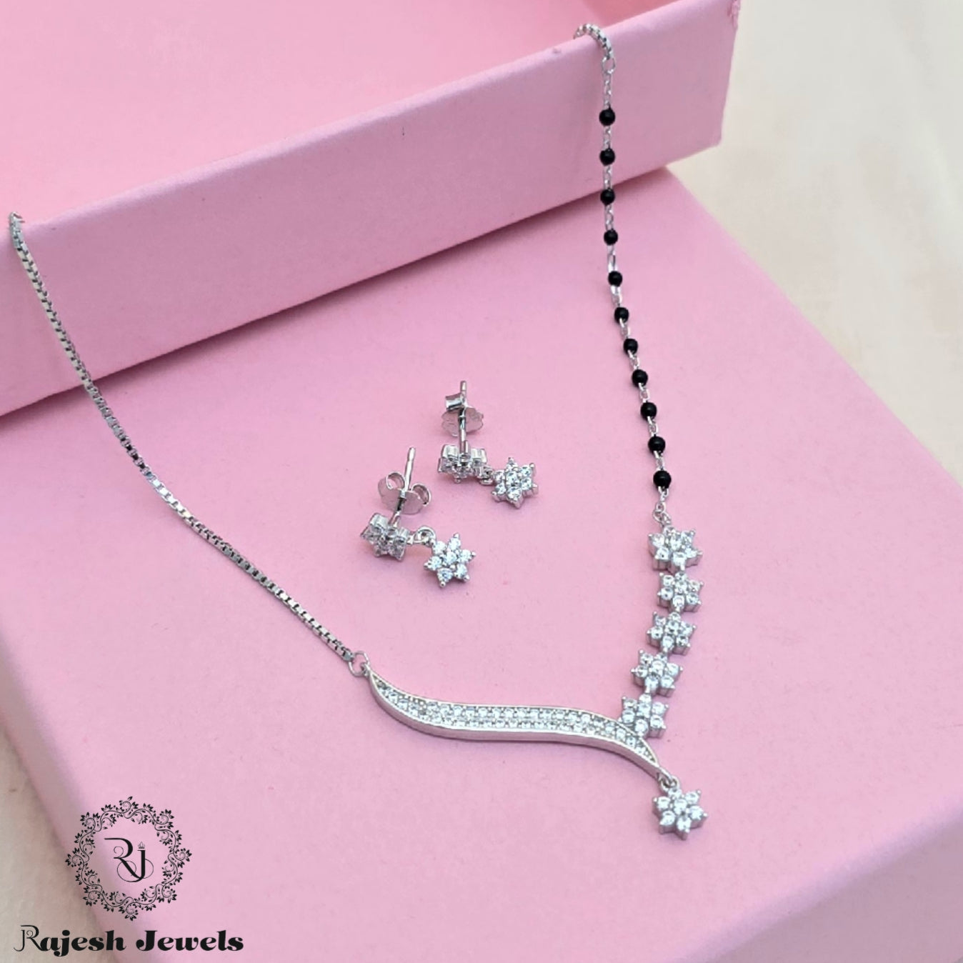 Impressive Black Beads Mangalsutra