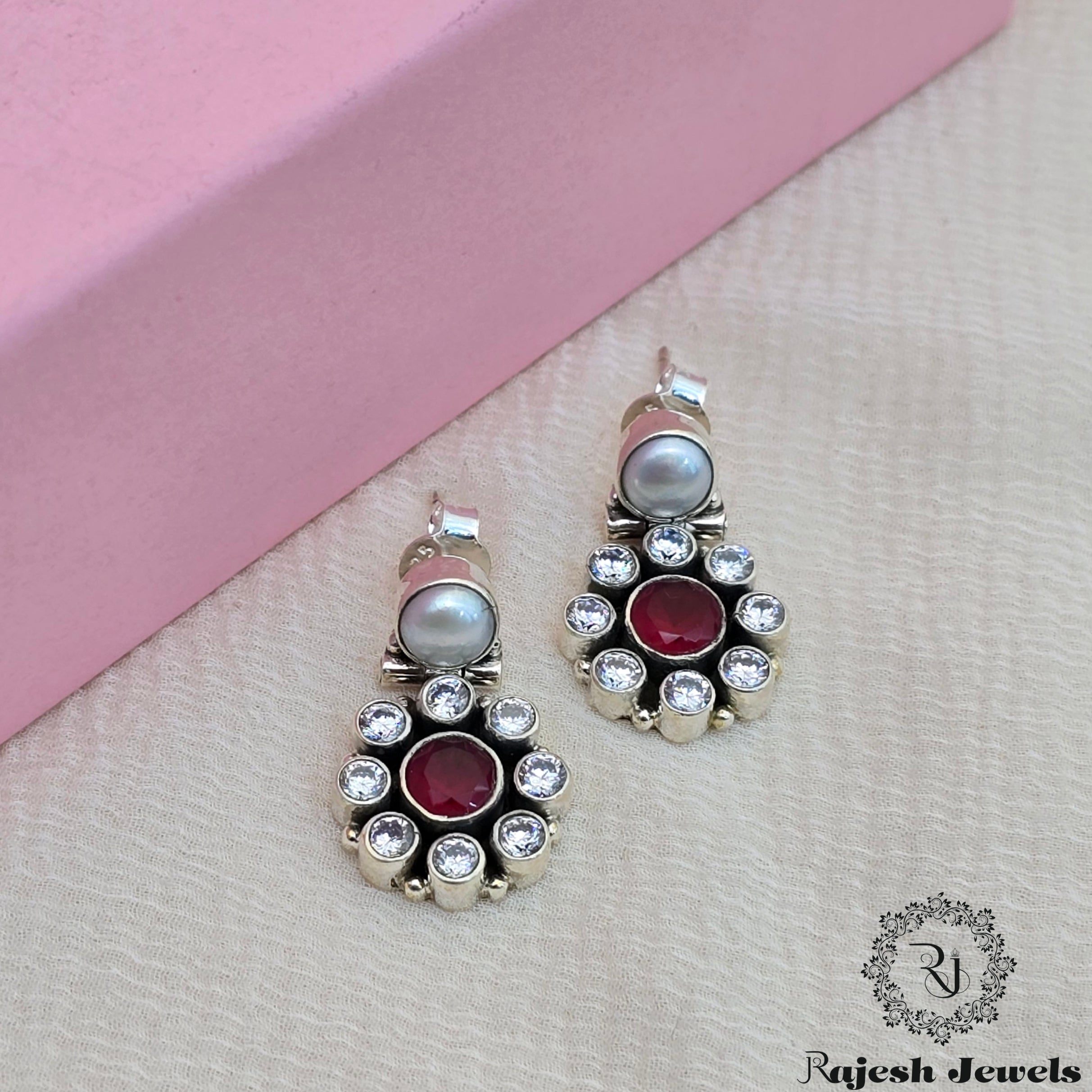 Glorified Round Shaped Cutstone Stud Earrings