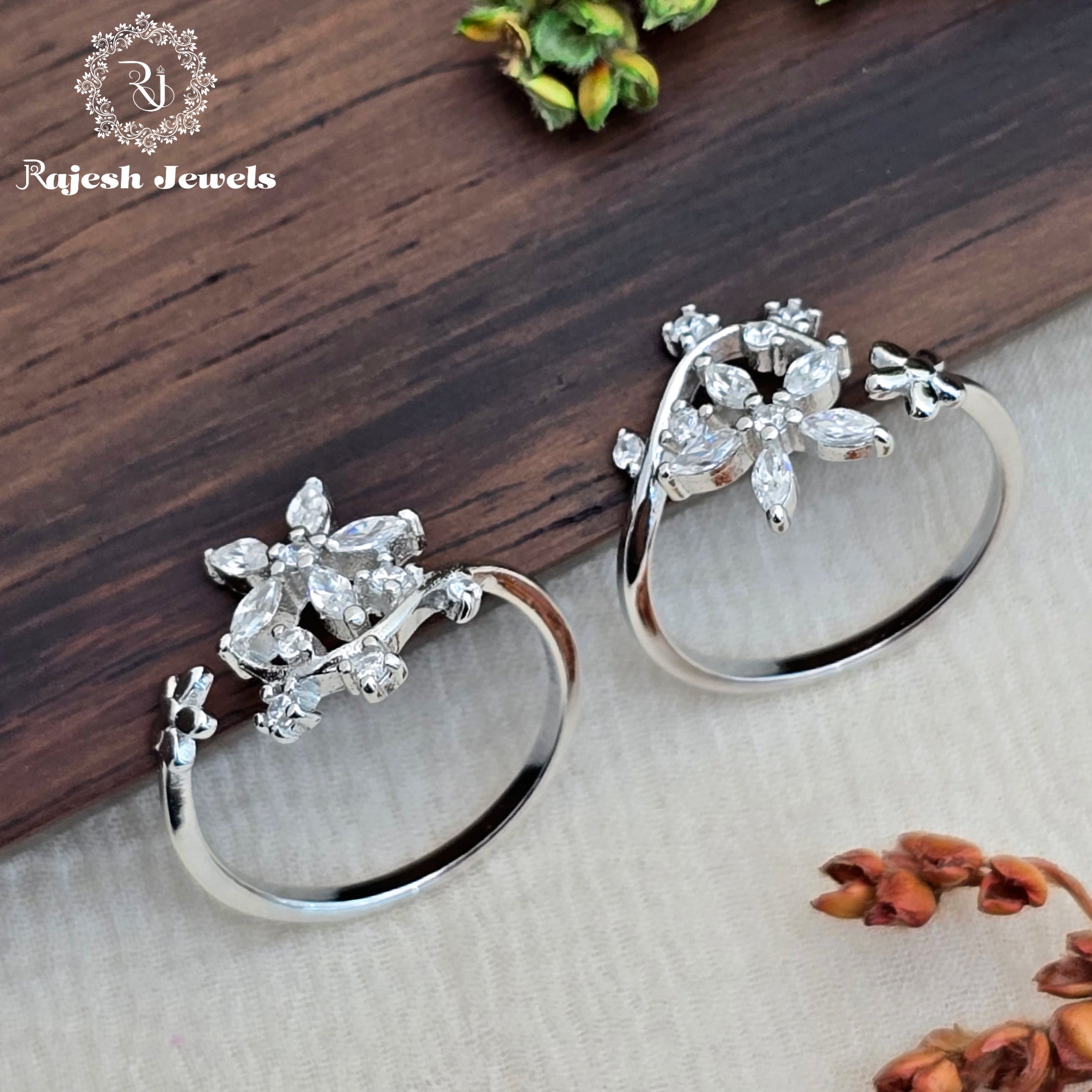 Shimmering Cz Silver Toerings