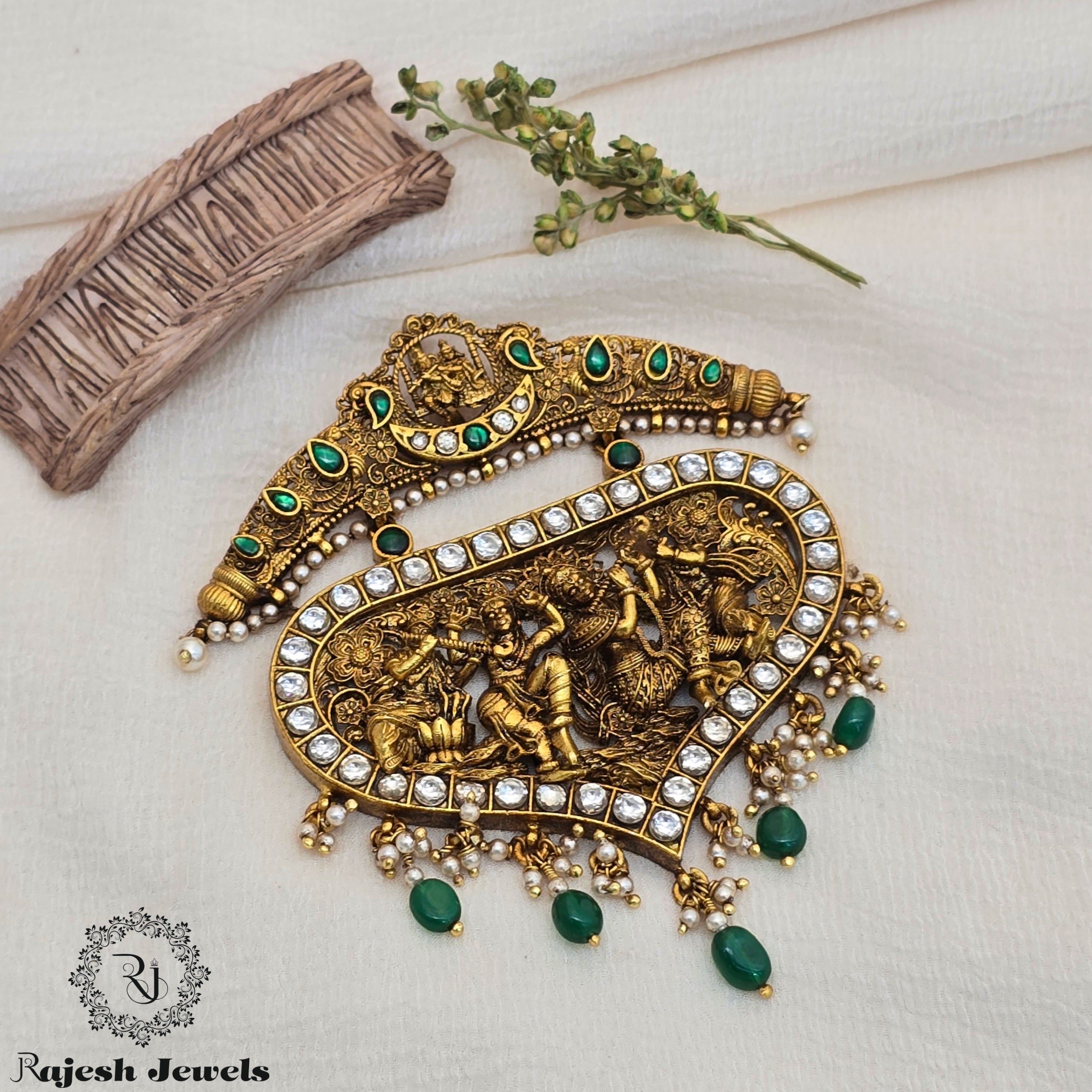 Engaging Artistic Radha Krishna Pendant