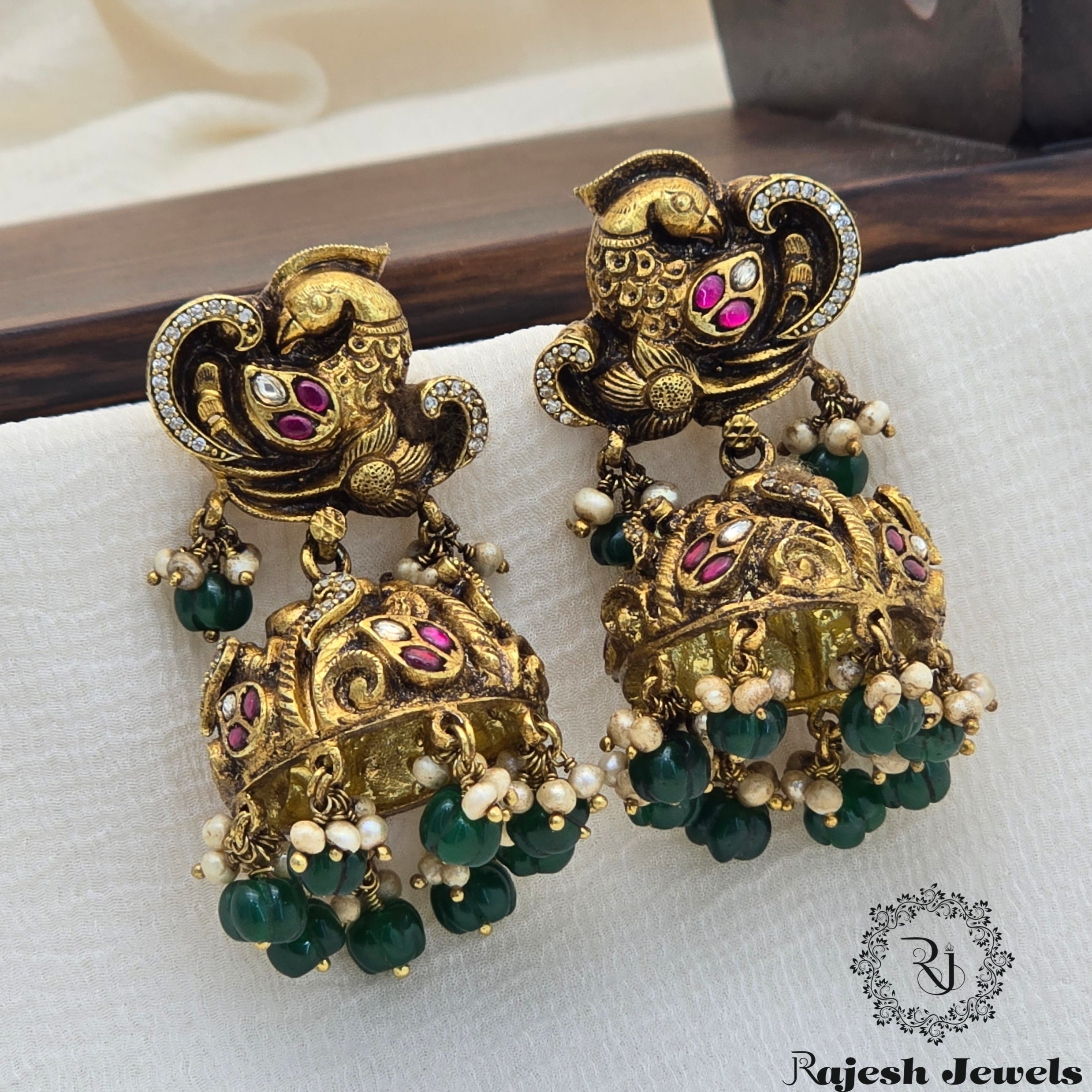 Mesmerizing Nakshi Kundan Jumka