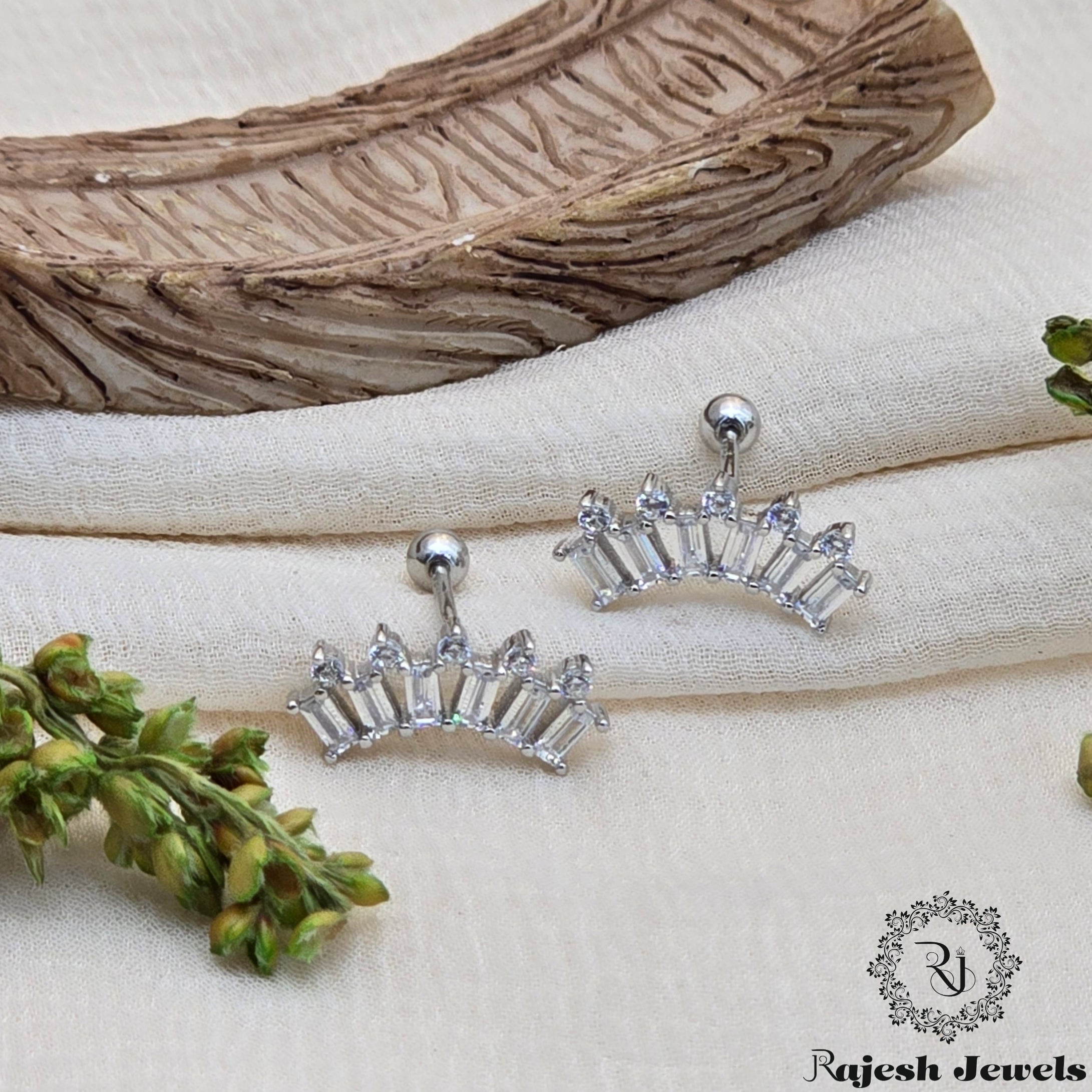 Pleasing Crown Silver Stud Earrings