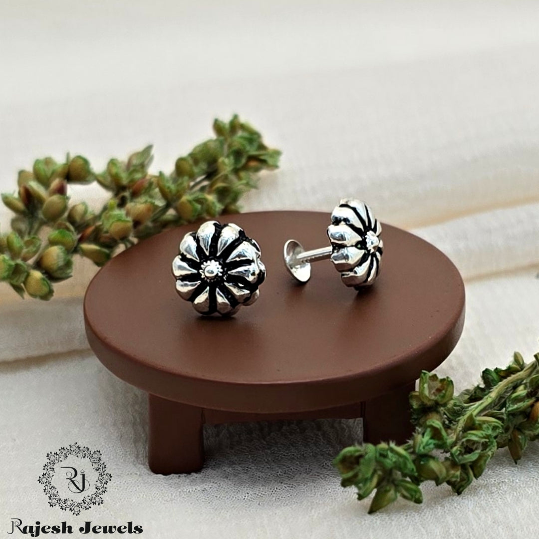 Fabulous Silver South Screw Stud Earrings