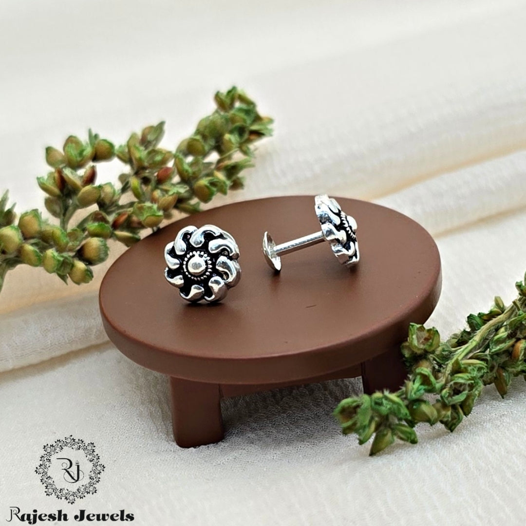Nice looking Silver Stud Earrings