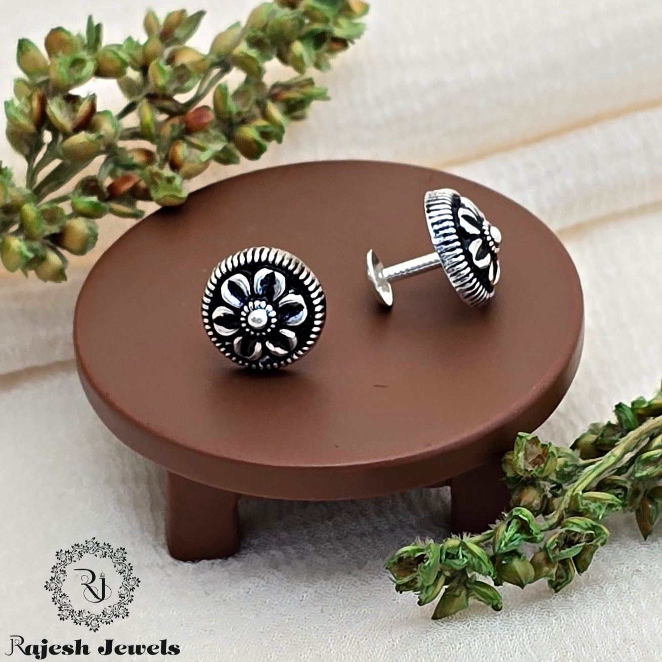 Charming Silver South Screw Stud Earrings