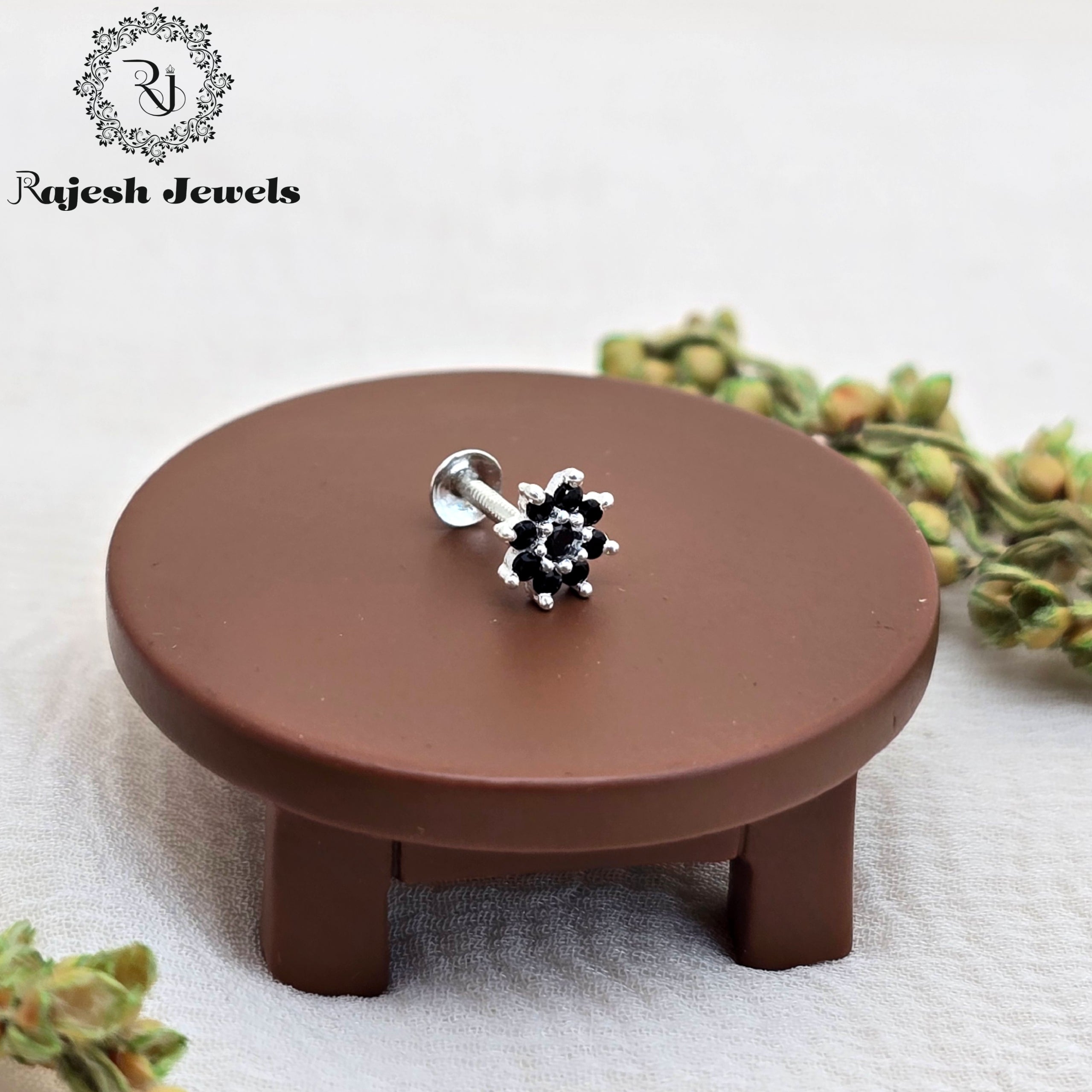 Trendy Black Silver Nosepin
