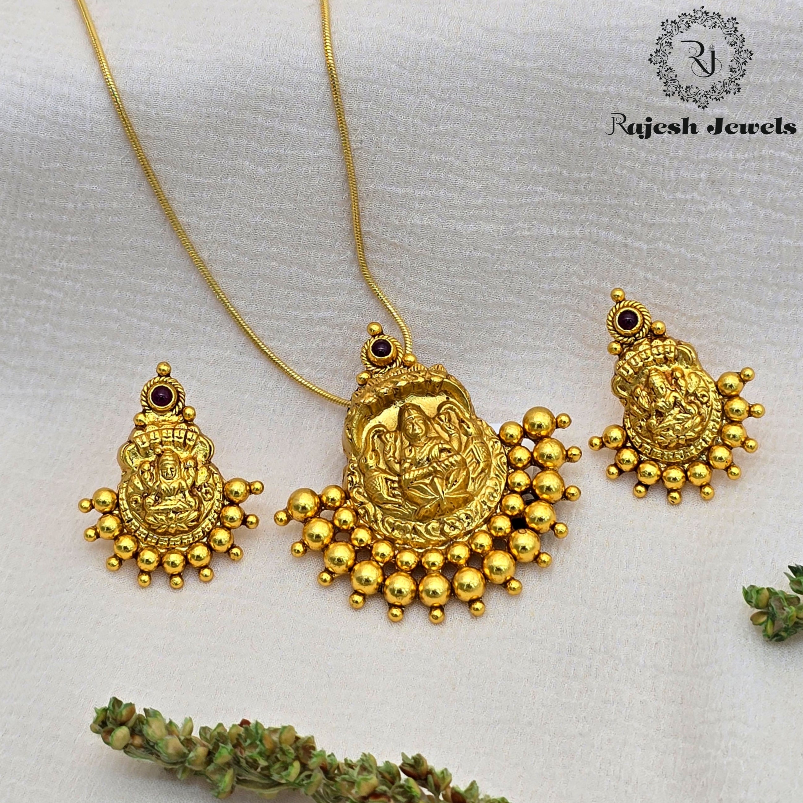 Intricated Silver Gold Plated Pendant Set