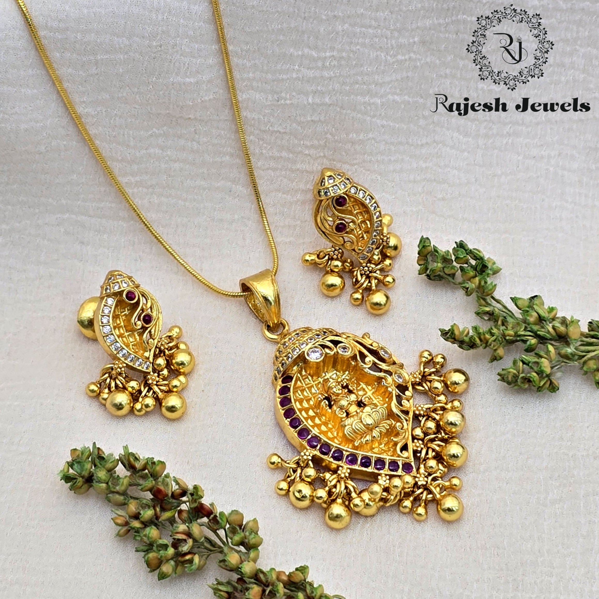 Striking Silver Gold Plated Pendant Set