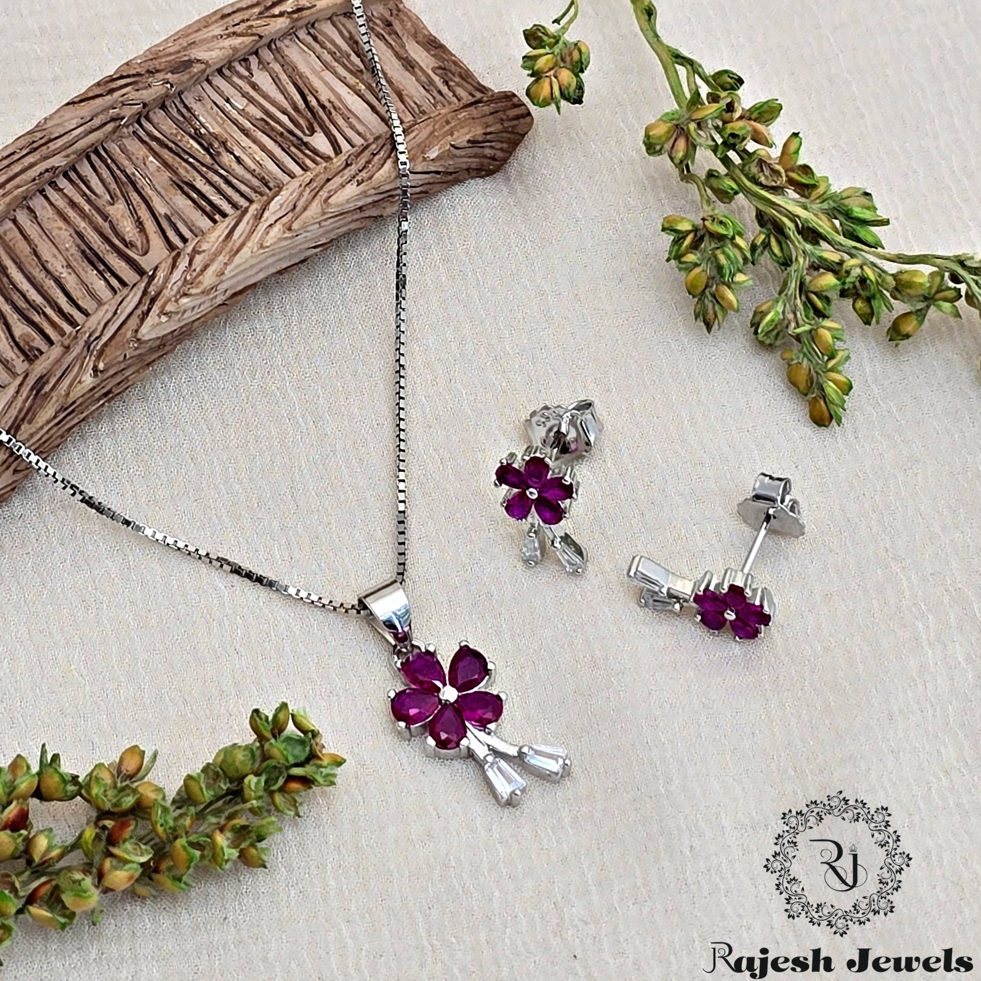 Appealing Floral Silver Pendant Set