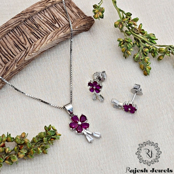 Appealing Floral Silver Pendant Set